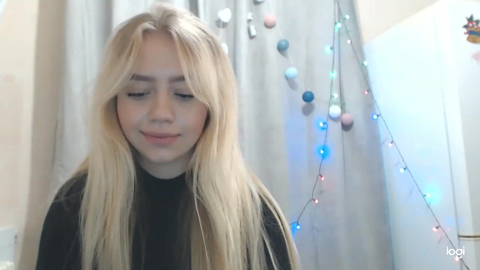 Gallery image thumbnail from CutieeBlondie's myfreecams stream on, 11/22/2022, 12:34 image 18 of 20
