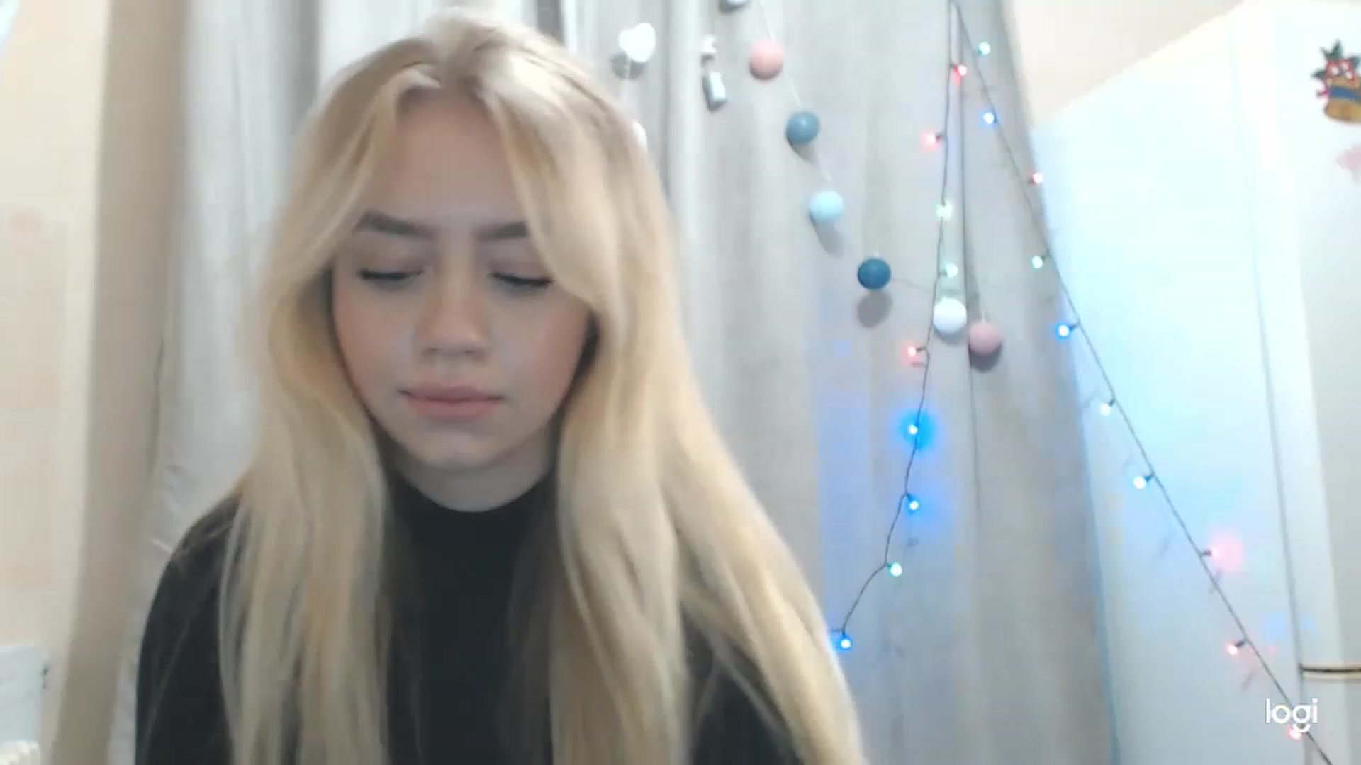 Gallery image thumbnail from CutieeBlondie's myfreecams stream on, 11/22/2022, 12:34 image 17 of 20