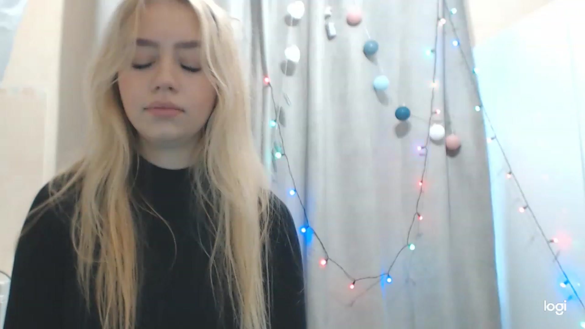 Gallery image thumbnail from CutieeBlondie's myfreecams stream on, 11/28/2022, 11:55 image 12 of 20