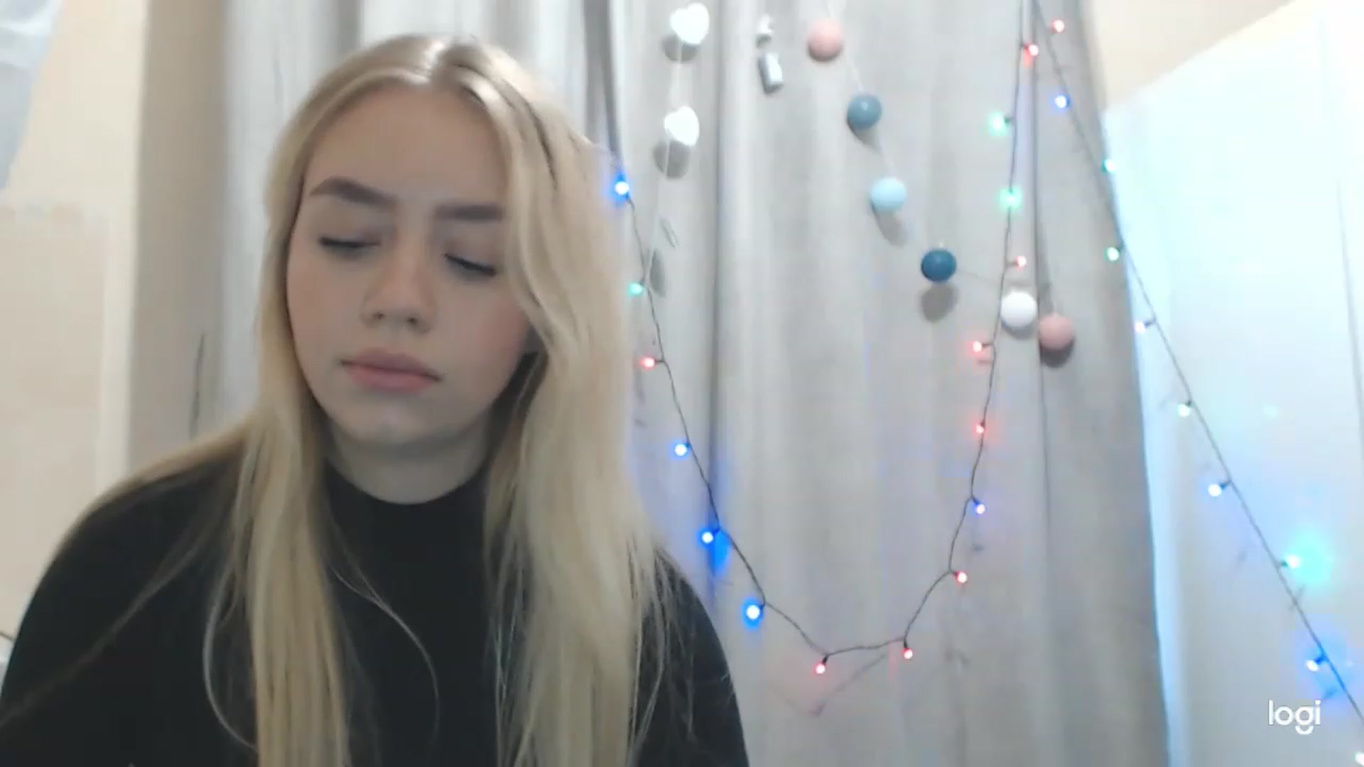 Gallery image thumbnail from CutieeBlondie's myfreecams stream on, 11/28/2022, 11:55 image 16 of 20