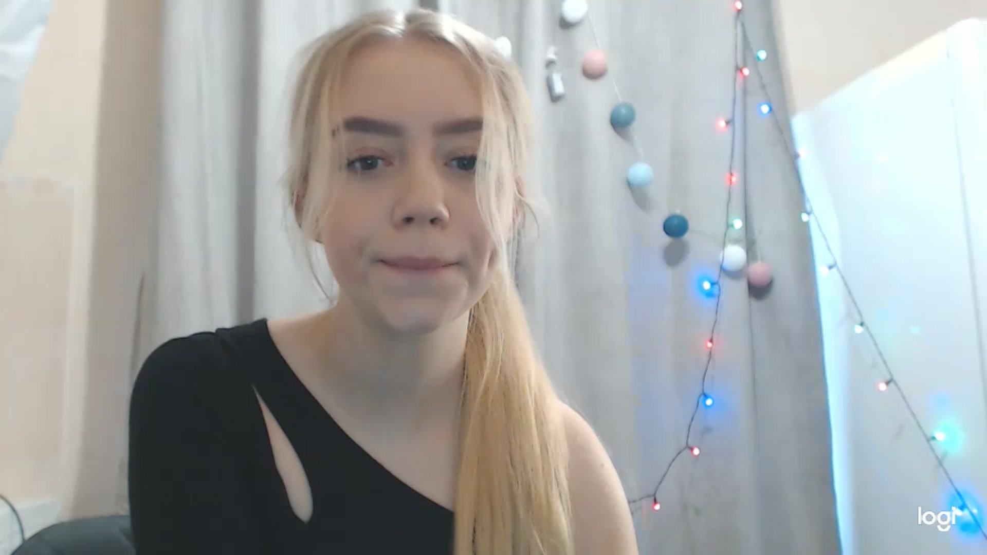 Gallery image thumbnail from CutieeBlondie's myfreecams stream on, 11/29/2022, 09:58 image 6 of 20