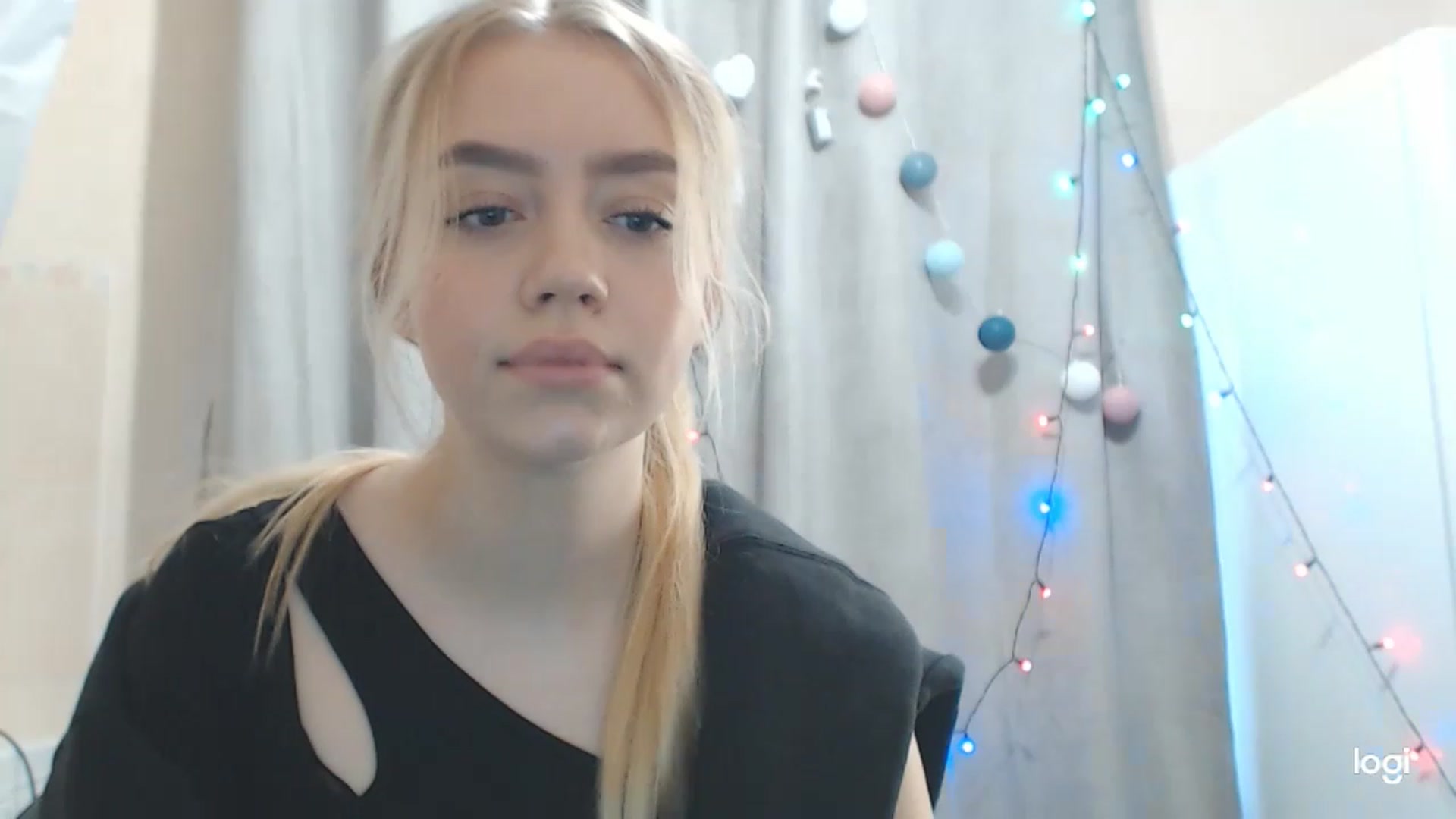 Gallery image thumbnail from CutieeBlondie's myfreecams stream on, 11/29/2022, 09:58 image 10 of 20
