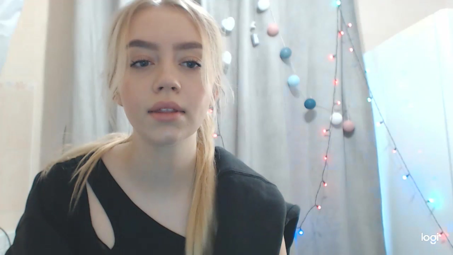 Gallery image thumbnail from CutieeBlondie's myfreecams stream on, 11/29/2022, 09:58 image 9 of 20