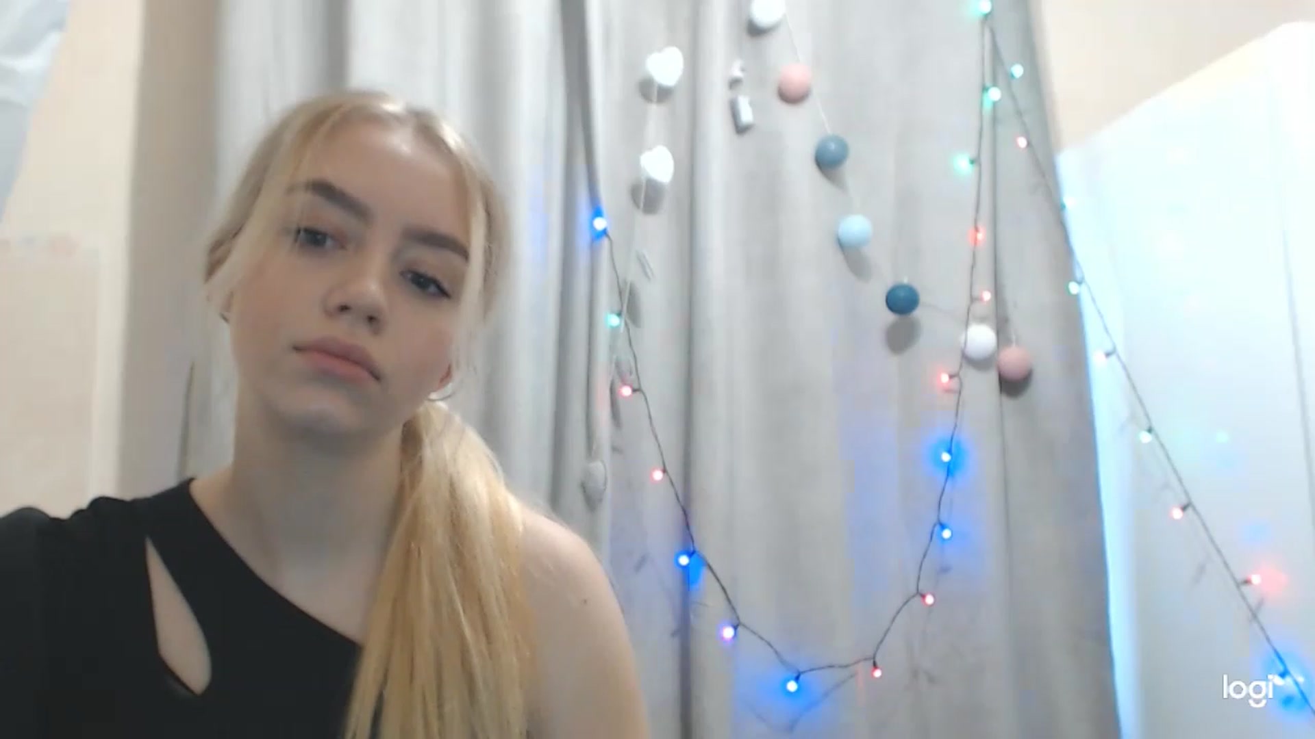 Gallery image thumbnail from CutieeBlondie's myfreecams stream on, 11/29/2022, 10:44 image 17 of 20