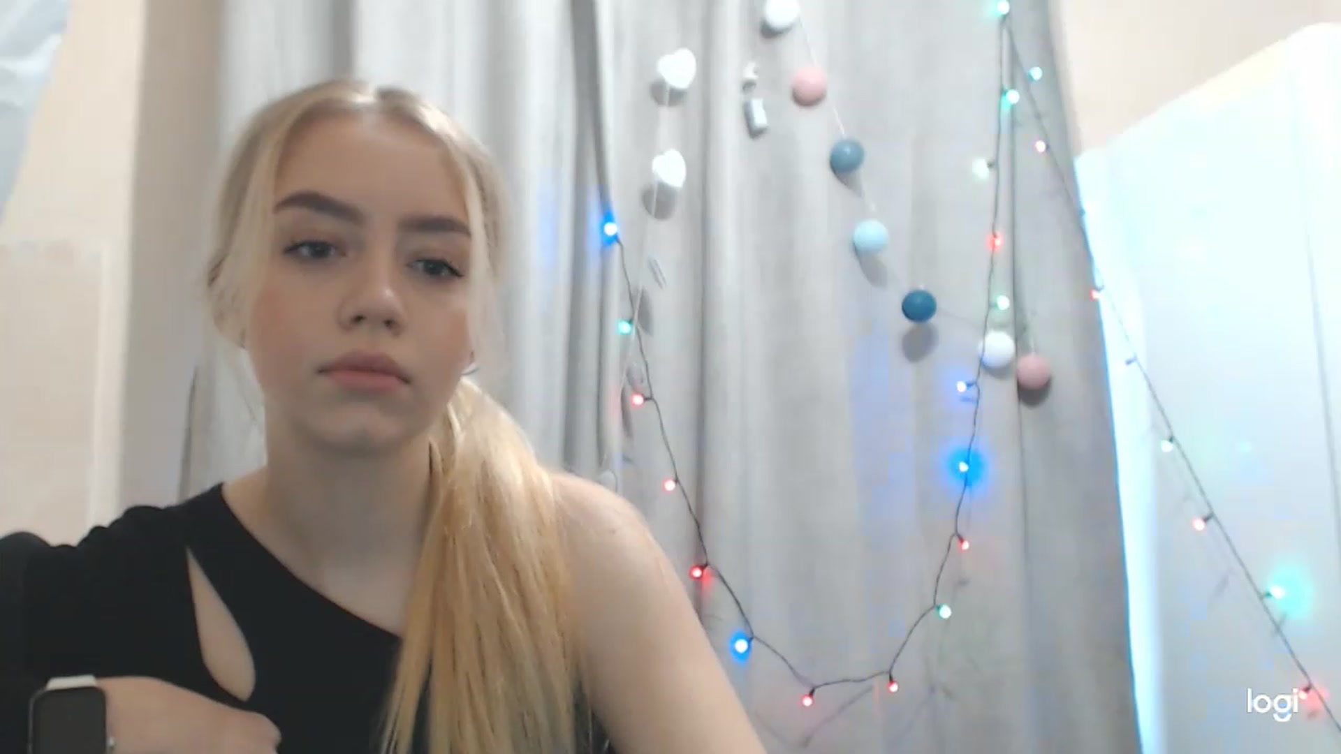 Gallery image thumbnail from CutieeBlondie's myfreecams stream on, 11/29/2022, 10:44 image 6 of 20