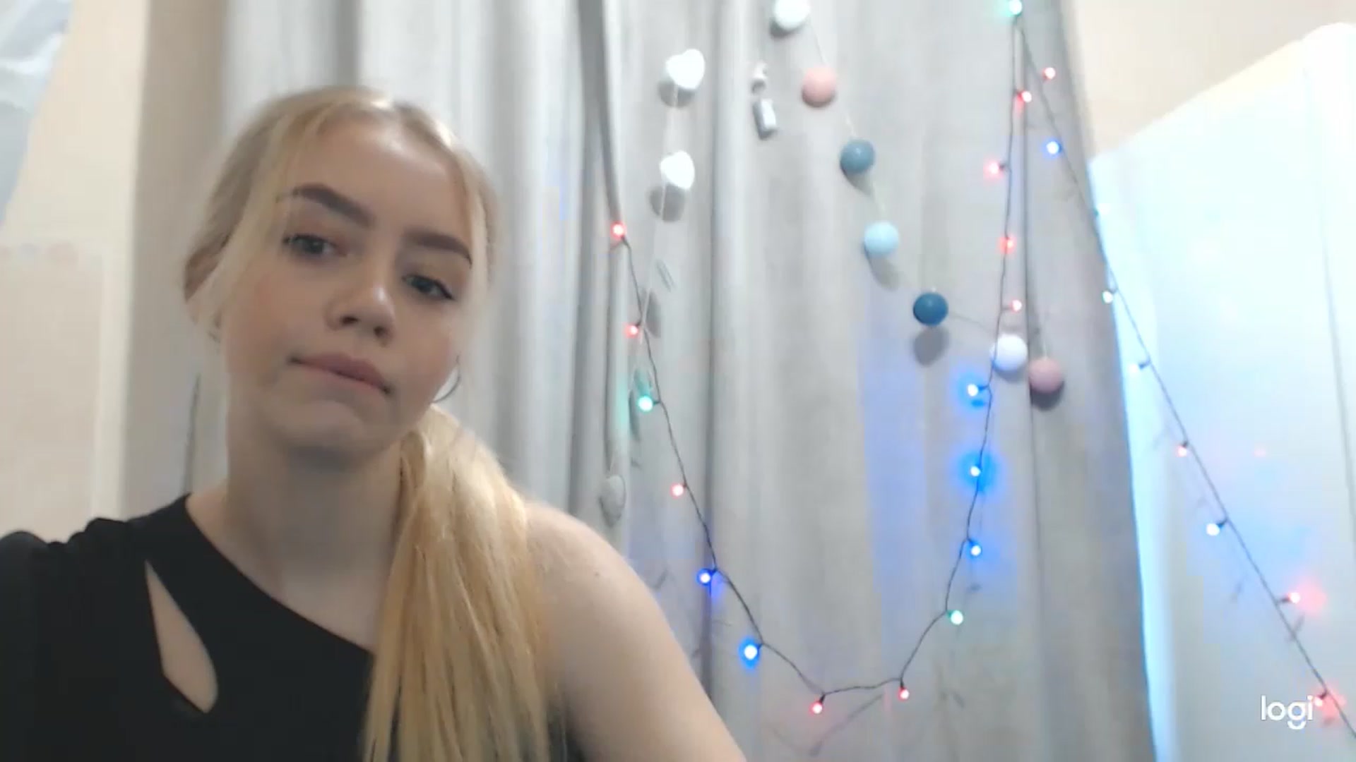 Gallery image thumbnail from CutieeBlondie's myfreecams stream on, 11/29/2022, 10:44 image 14 of 20