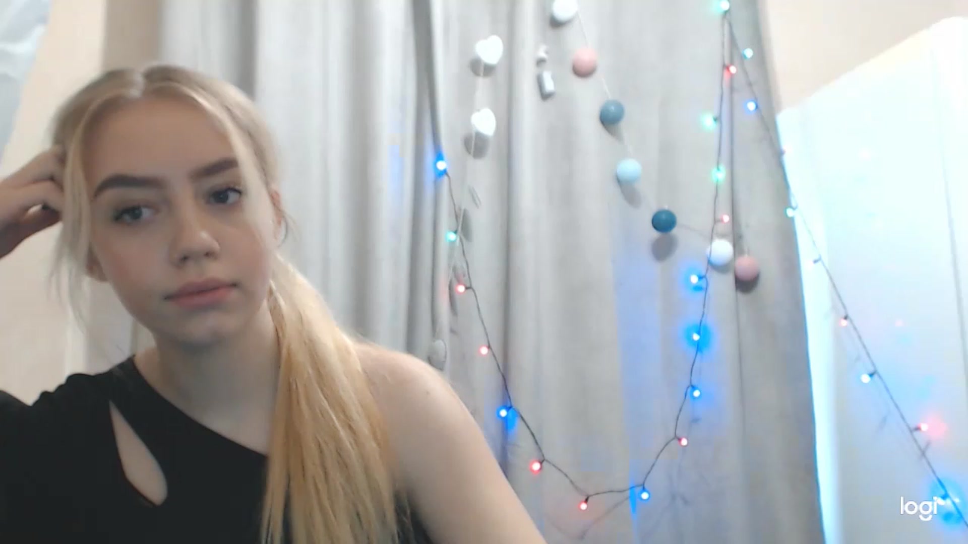 Gallery image thumbnail from CutieeBlondie's myfreecams stream on, 11/29/2022, 10:44 image 8 of 20