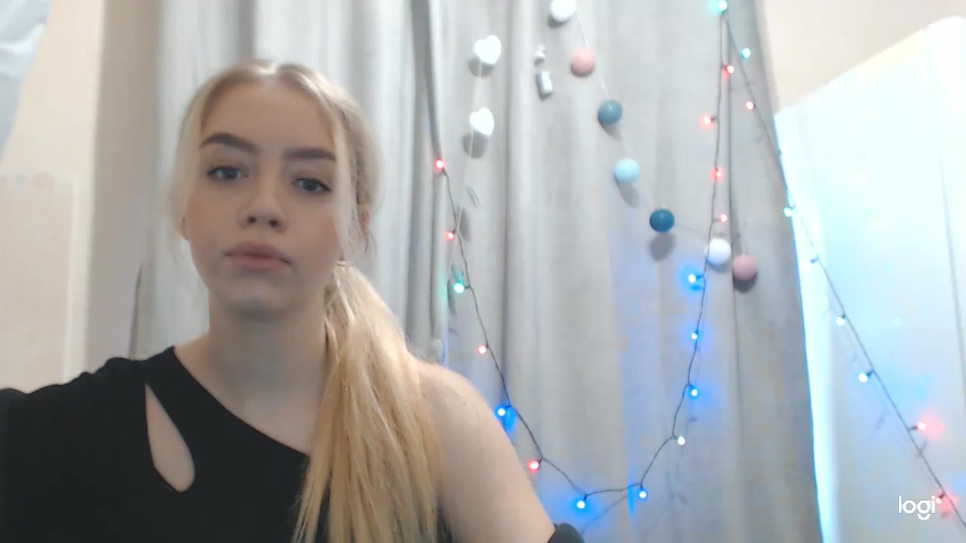 Gallery image thumbnail from CutieeBlondie's myfreecams stream on, 11/29/2022, 10:44 image 2 of 20