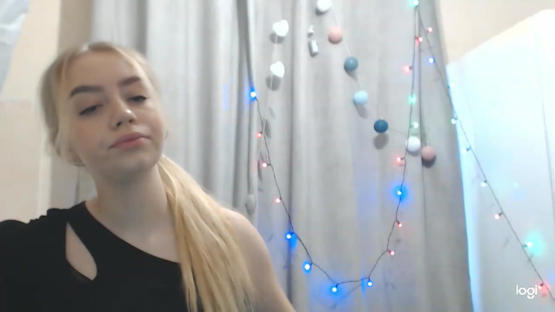Gallery image thumbnail from CutieeBlondie's myfreecams stream on, 11/29/2022, 10:44 image 19 of 20