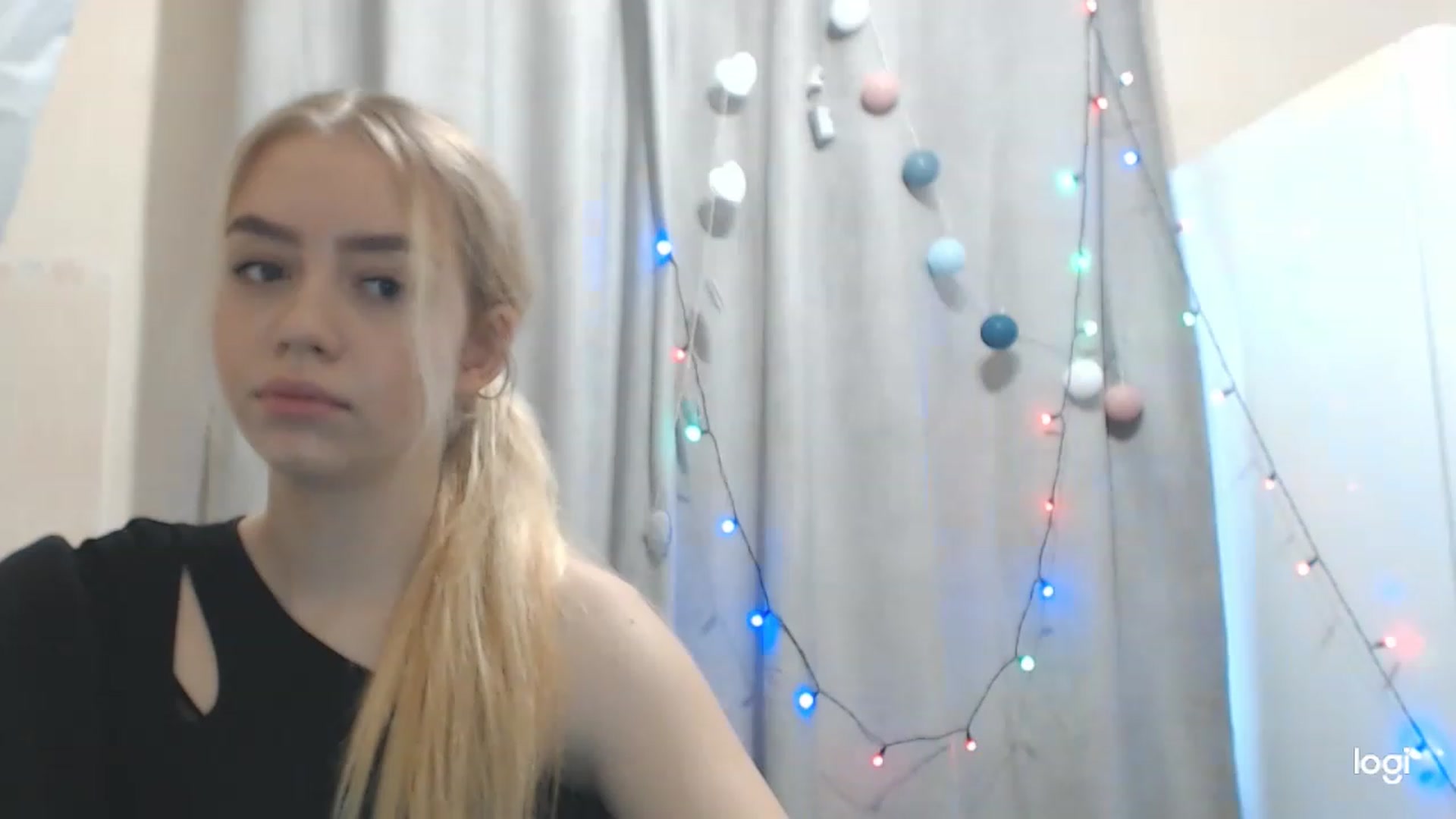 Gallery image thumbnail from CutieeBlondie's myfreecams stream on, 11/29/2022, 10:44 image 18 of 20