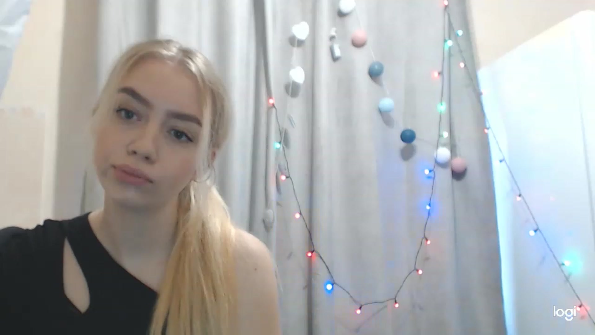 Gallery image thumbnail from CutieeBlondie's myfreecams stream on, 11/29/2022, 10:44 image 13 of 20