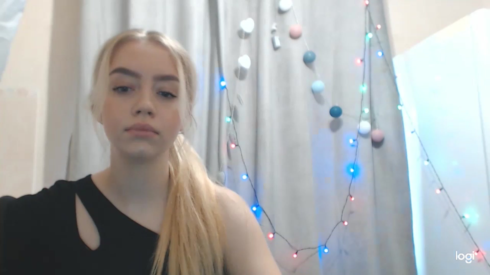 Gallery image thumbnail from CutieeBlondie's myfreecams stream on, 11/29/2022, 10:44 image 3 of 20