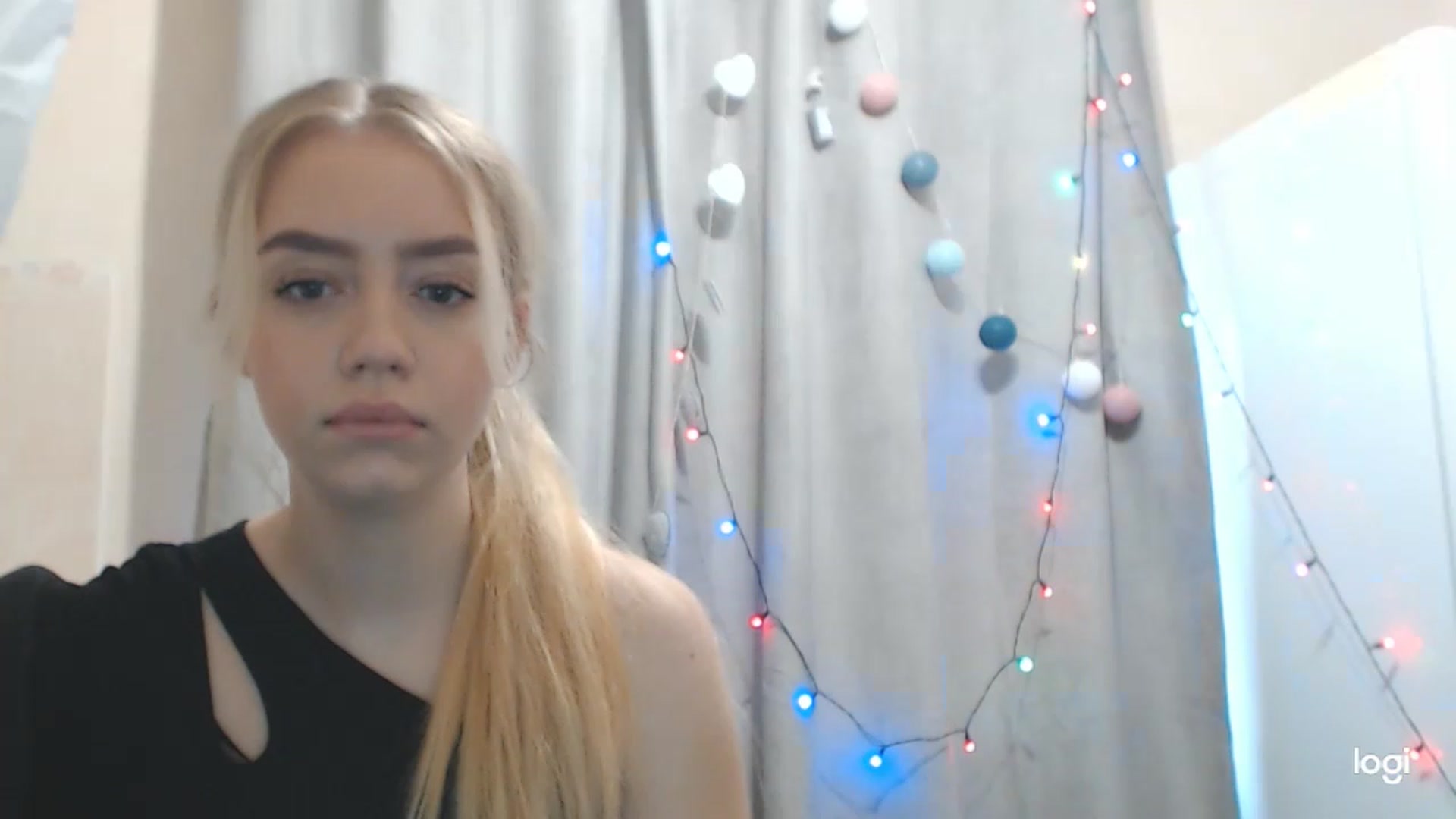 Gallery image thumbnail from CutieeBlondie's myfreecams stream on, 11/29/2022, 10:44 image 7 of 20