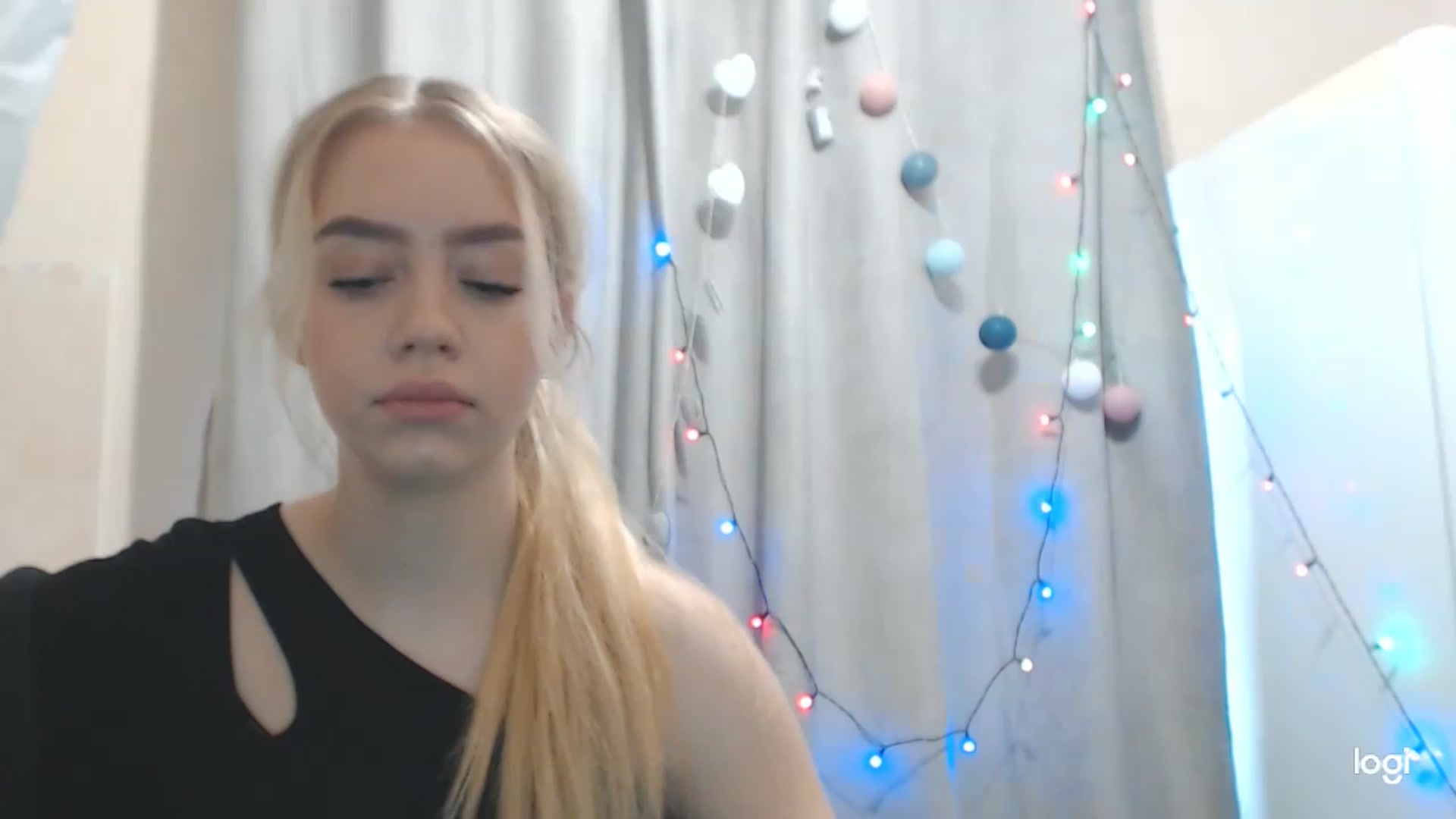 Gallery image thumbnail from CutieeBlondie's myfreecams stream on, 11/29/2022, 10:44 image 5 of 20