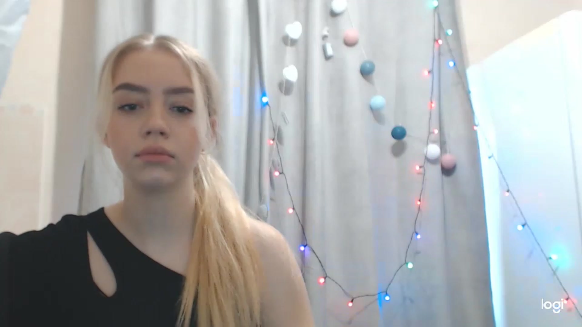 Gallery image thumbnail from CutieeBlondie's myfreecams stream on, 11/29/2022, 10:44 image 4 of 20