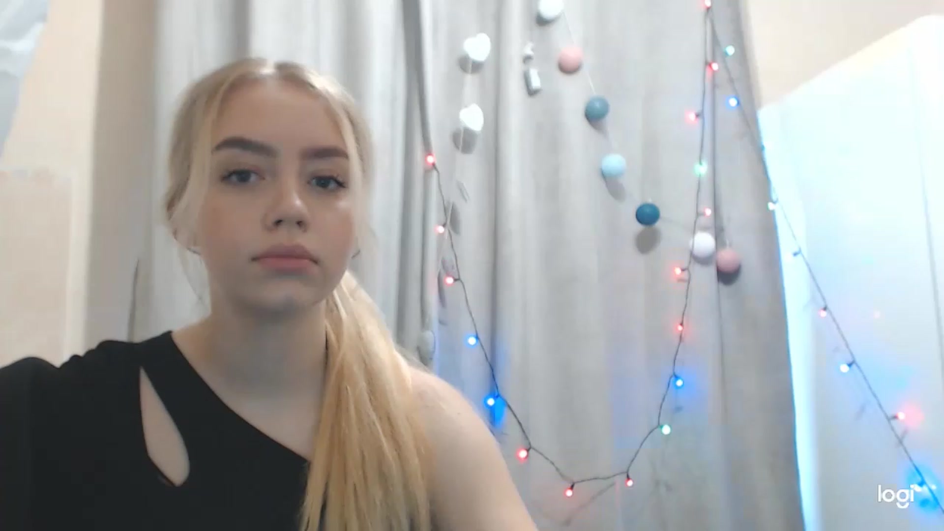 Gallery image thumbnail from CutieeBlondie's myfreecams stream on, 11/29/2022, 10:44 image 11 of 20