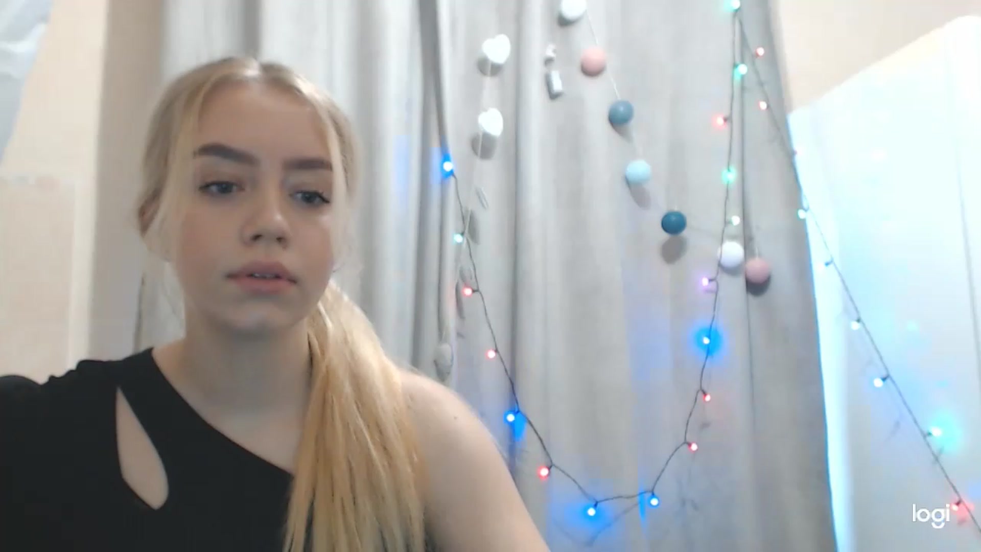 Gallery image thumbnail from CutieeBlondie's myfreecams stream on, 11/29/2022, 10:44 image 10 of 20