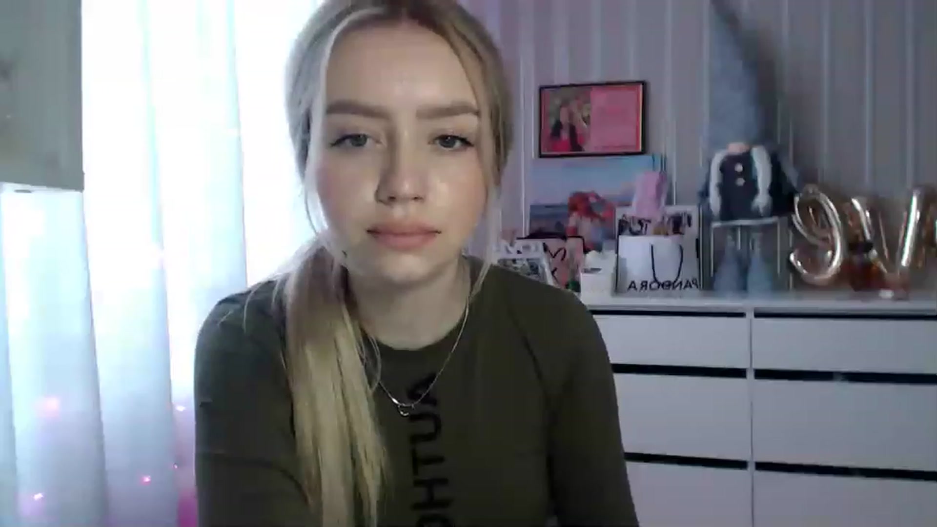 Gallery image thumbnail from CutieeBlondie's myfreecams stream on, 04/10/2023, 10:49 image 6 of 20