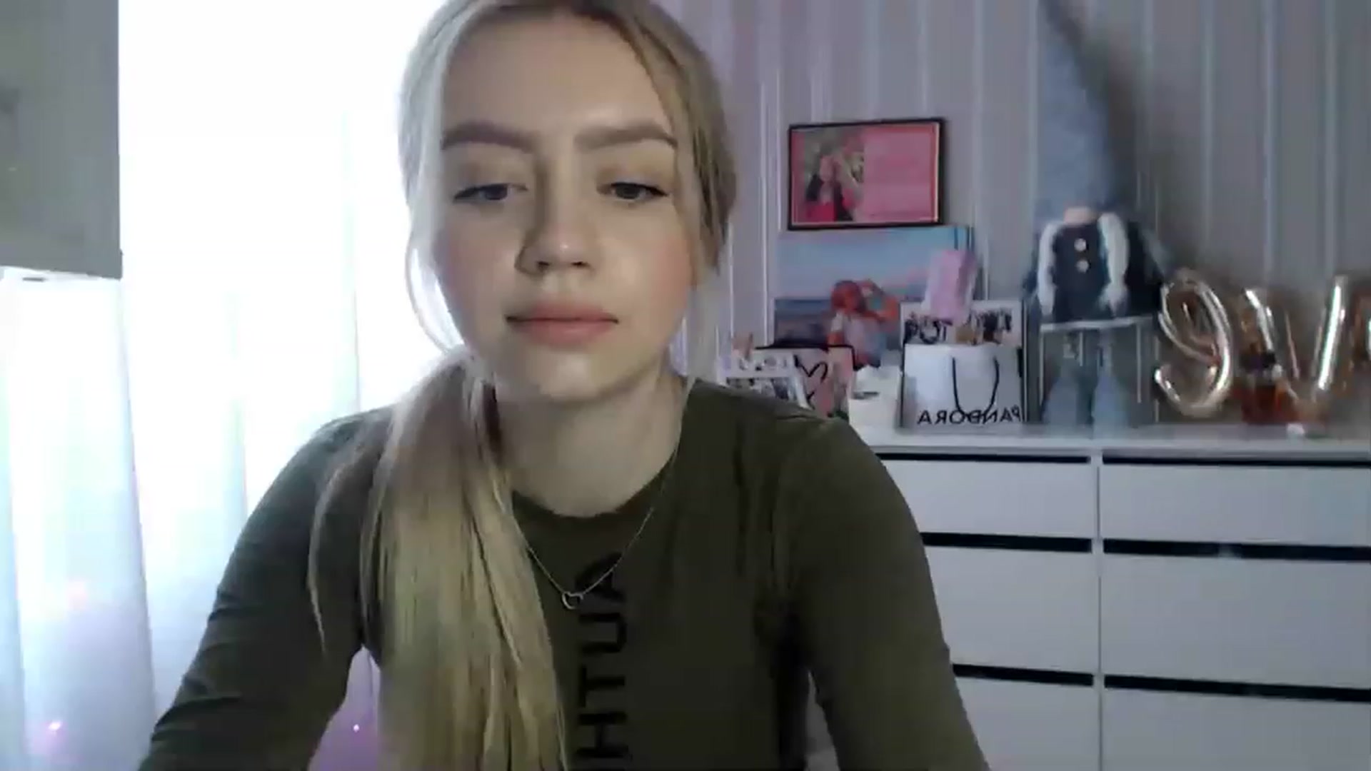 Gallery image thumbnail from CutieeBlondie's myfreecams stream on, 04/10/2023, 10:49 image 3 of 20