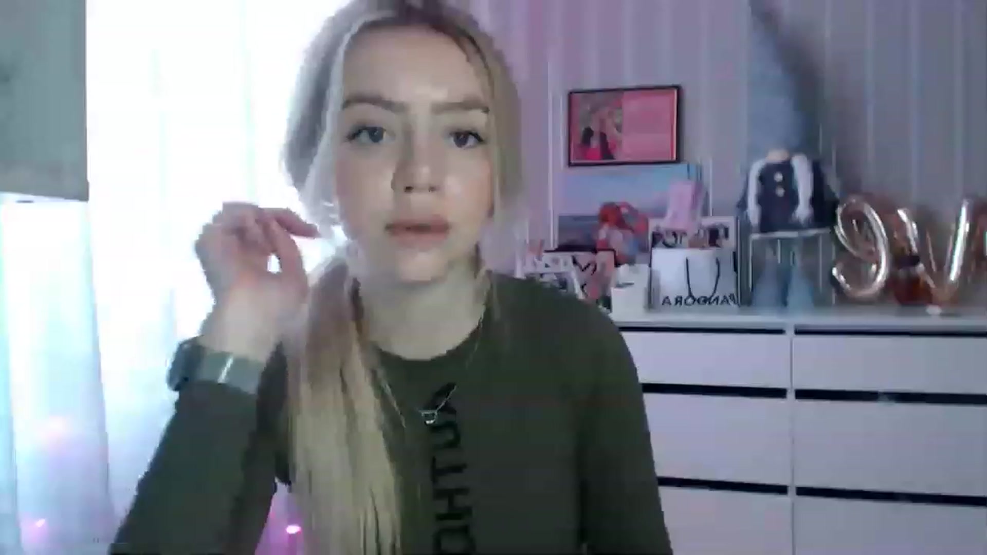 Gallery image thumbnail from CutieeBlondie's myfreecams stream on, 04/10/2023, 10:49 image 17 of 20
