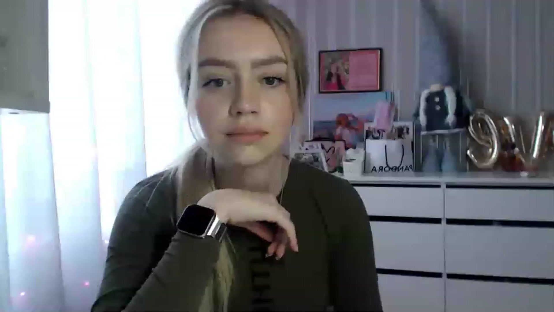 Gallery image thumbnail from CutieeBlondie's myfreecams stream on, 04/10/2023, 10:49 image 5 of 20
