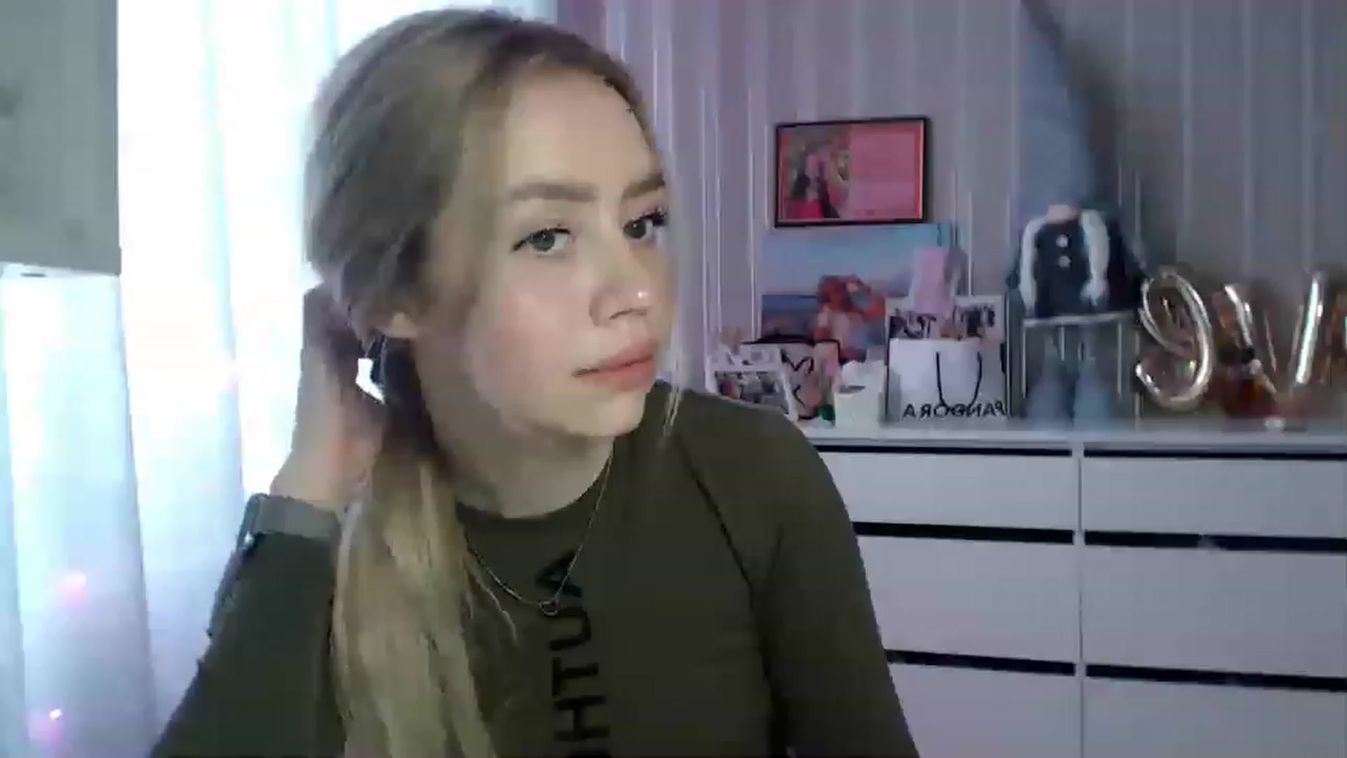 Gallery image thumbnail from CutieeBlondie's myfreecams stream on, 04/10/2023, 10:49 image 7 of 20
