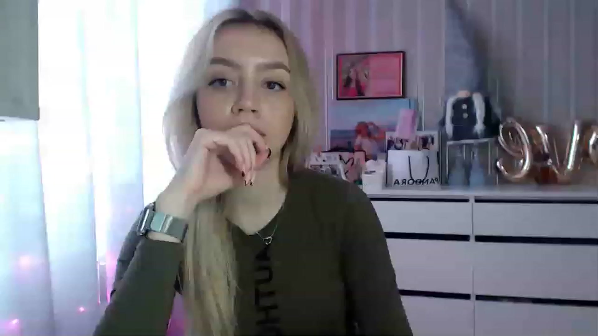 Gallery image thumbnail from CutieeBlondie's myfreecams stream on, 04/10/2023, 13:38 image 17 of 20