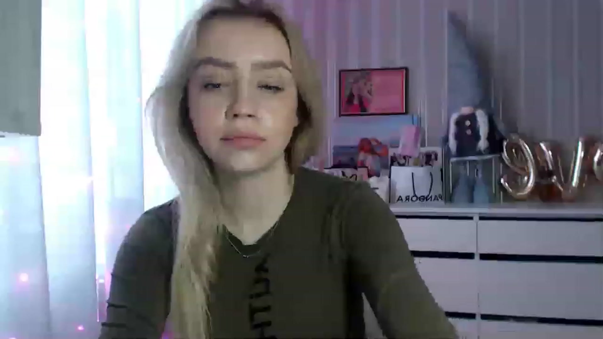 Gallery image thumbnail from CutieeBlondie's myfreecams stream on, 04/10/2023, 13:38 image 14 of 20