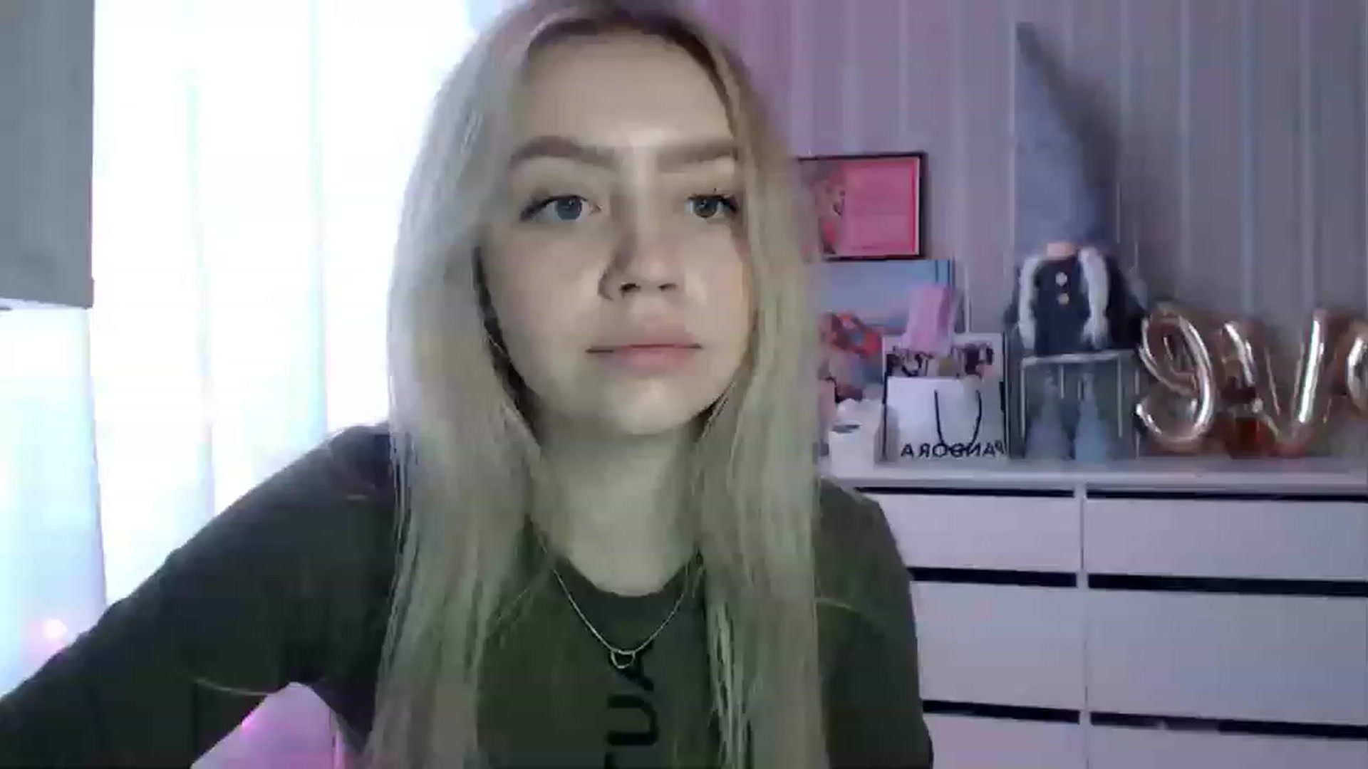 Gallery image thumbnail from CutieeBlondie's myfreecams stream on, 04/10/2023, 13:38 image 4 of 20