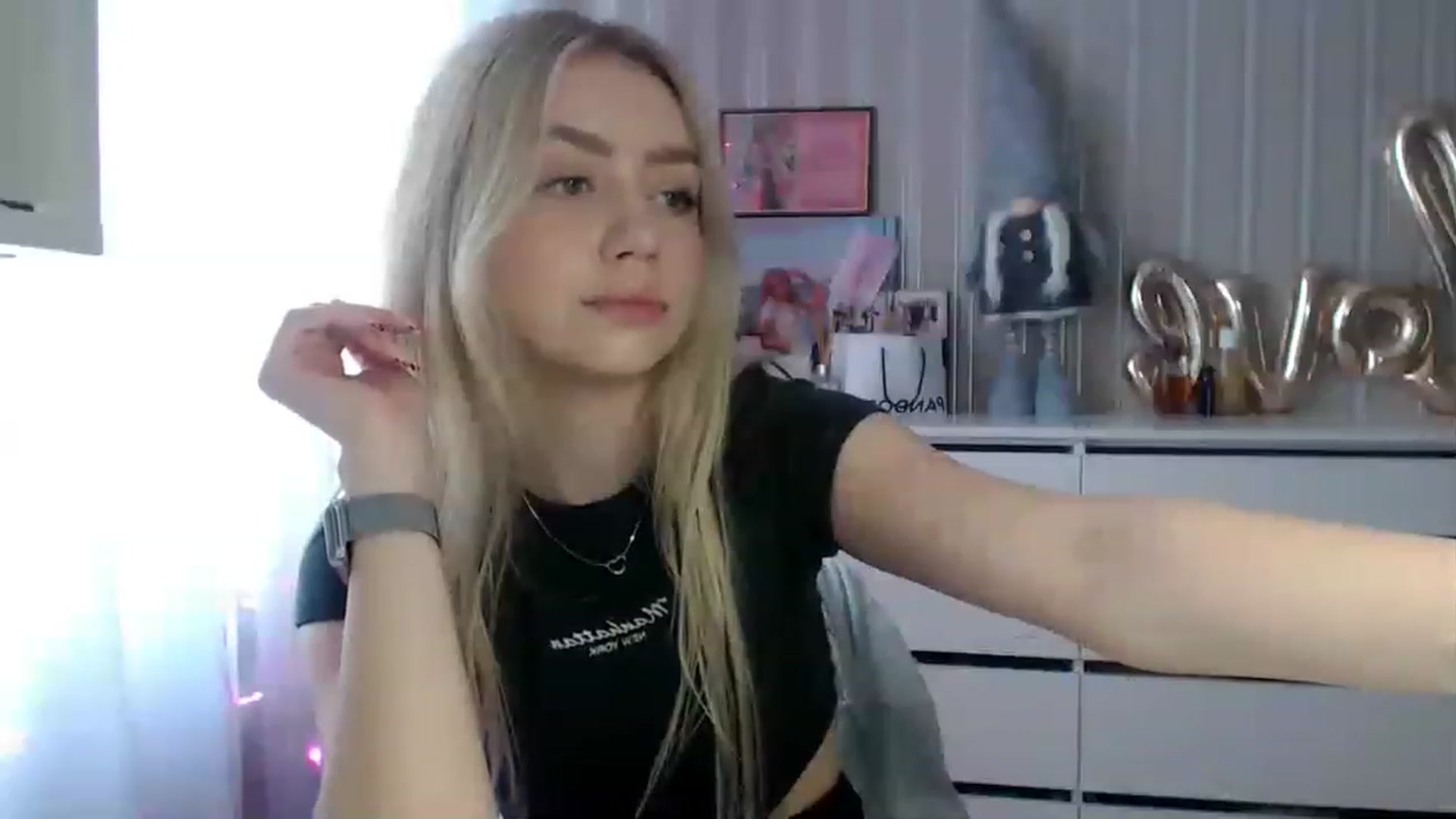Gallery image thumbnail from CutieeBlondie's myfreecams stream on, 04/18/2023, 11:31 image 4 of 20
