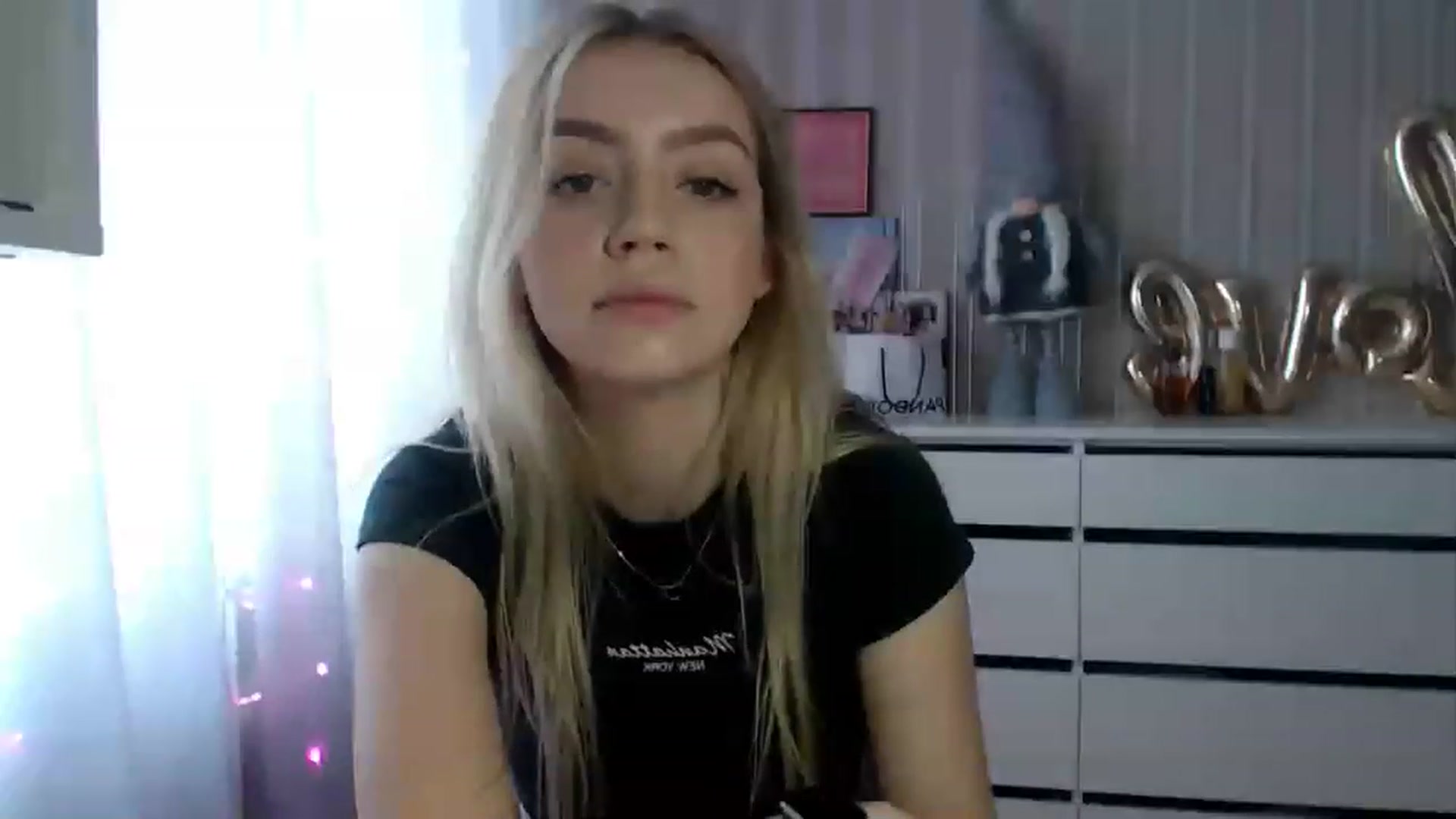 Gallery image thumbnail from CutieeBlondie's myfreecams stream on, 04/18/2023, 11:31 image 8 of 20
