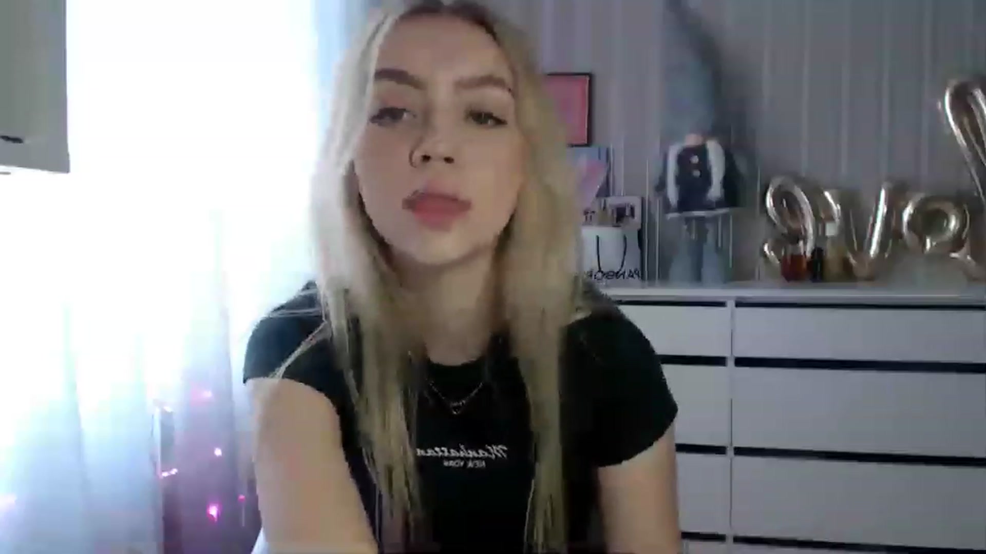 Gallery image thumbnail from CutieeBlondie's myfreecams stream on, 04/18/2023, 11:31 image 7 of 20