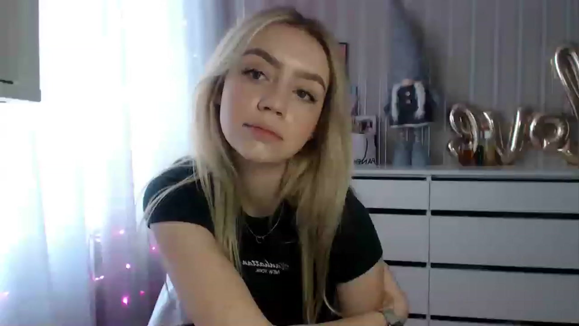Gallery image thumbnail from CutieeBlondie's myfreecams stream on, 04/18/2023, 11:31 image 6 of 20
