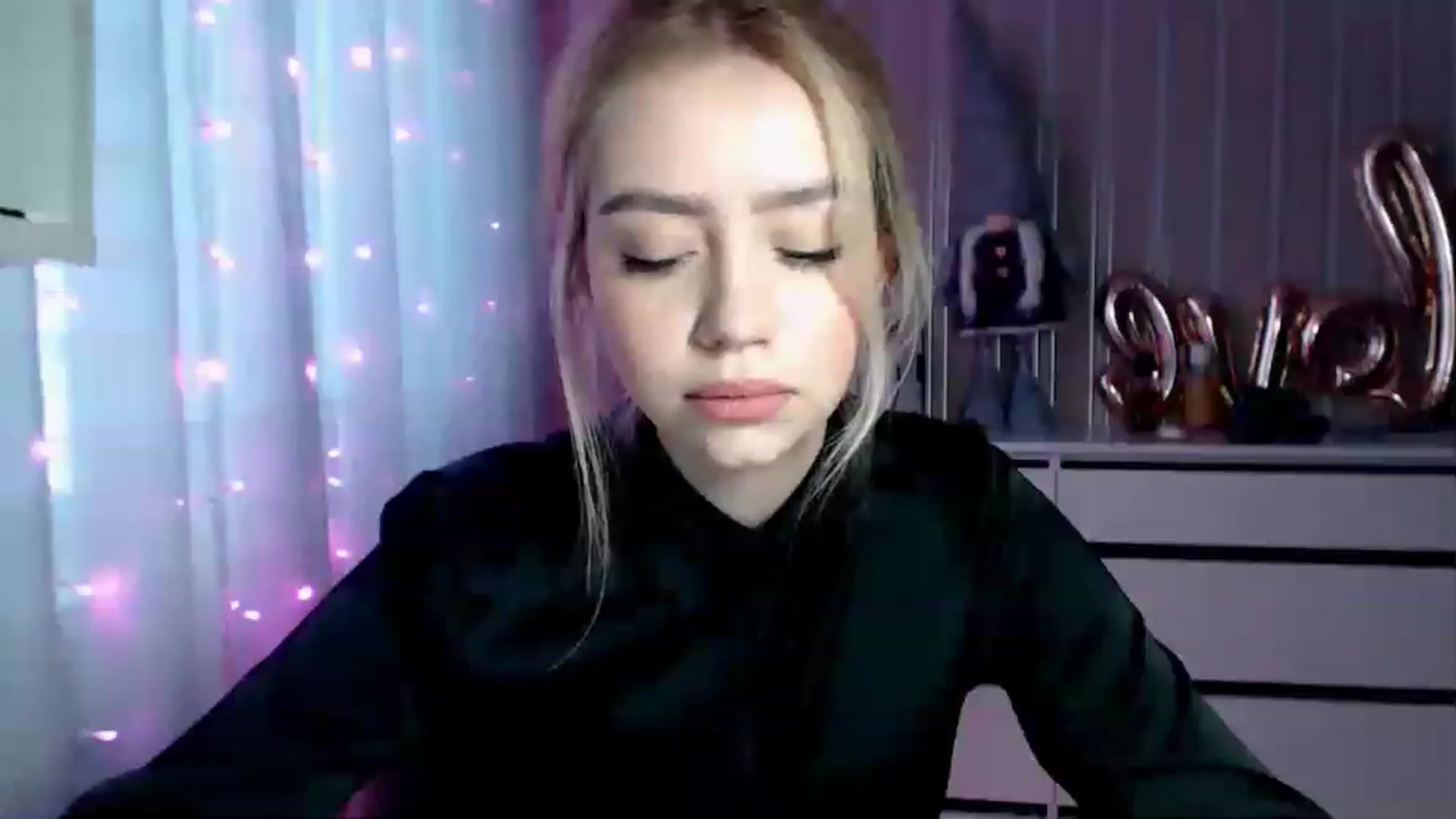 Gallery image thumbnail from CutieeBlondie's myfreecams stream on, 04/20/2023, 12:36 image 17 of 20