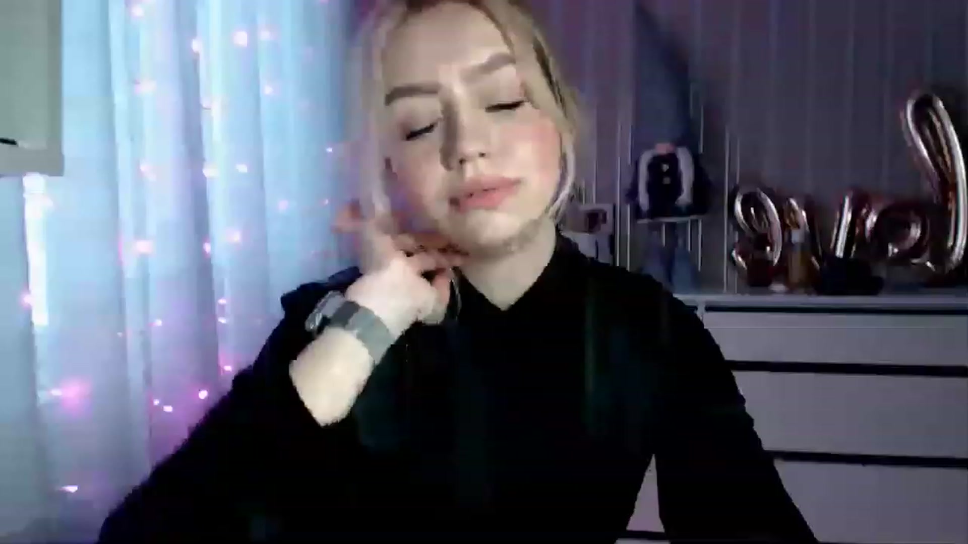 Gallery image thumbnail from CutieeBlondie's myfreecams stream on, 04/20/2023, 12:36 image 4 of 20