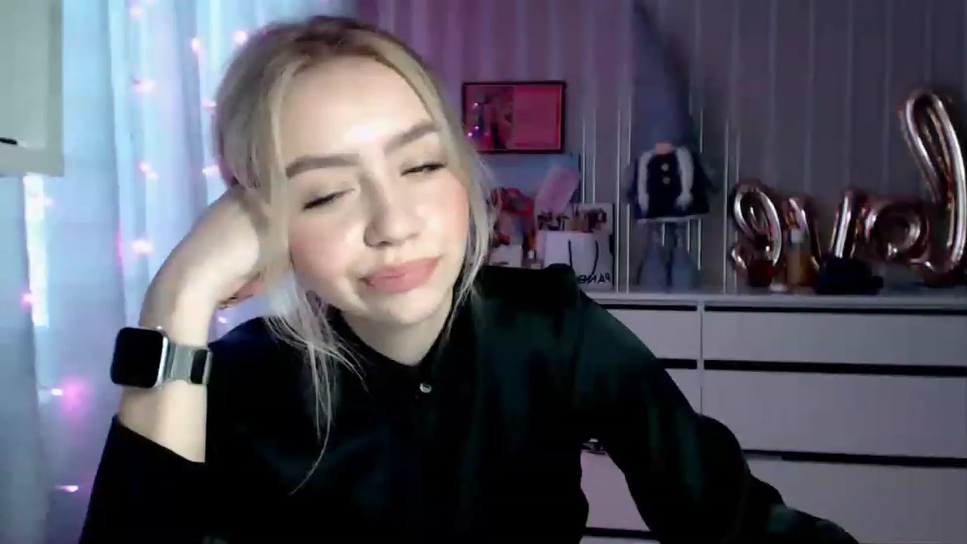 Gallery image thumbnail from CutieeBlondie's myfreecams stream on, 04/20/2023, 12:36 image 11 of 20