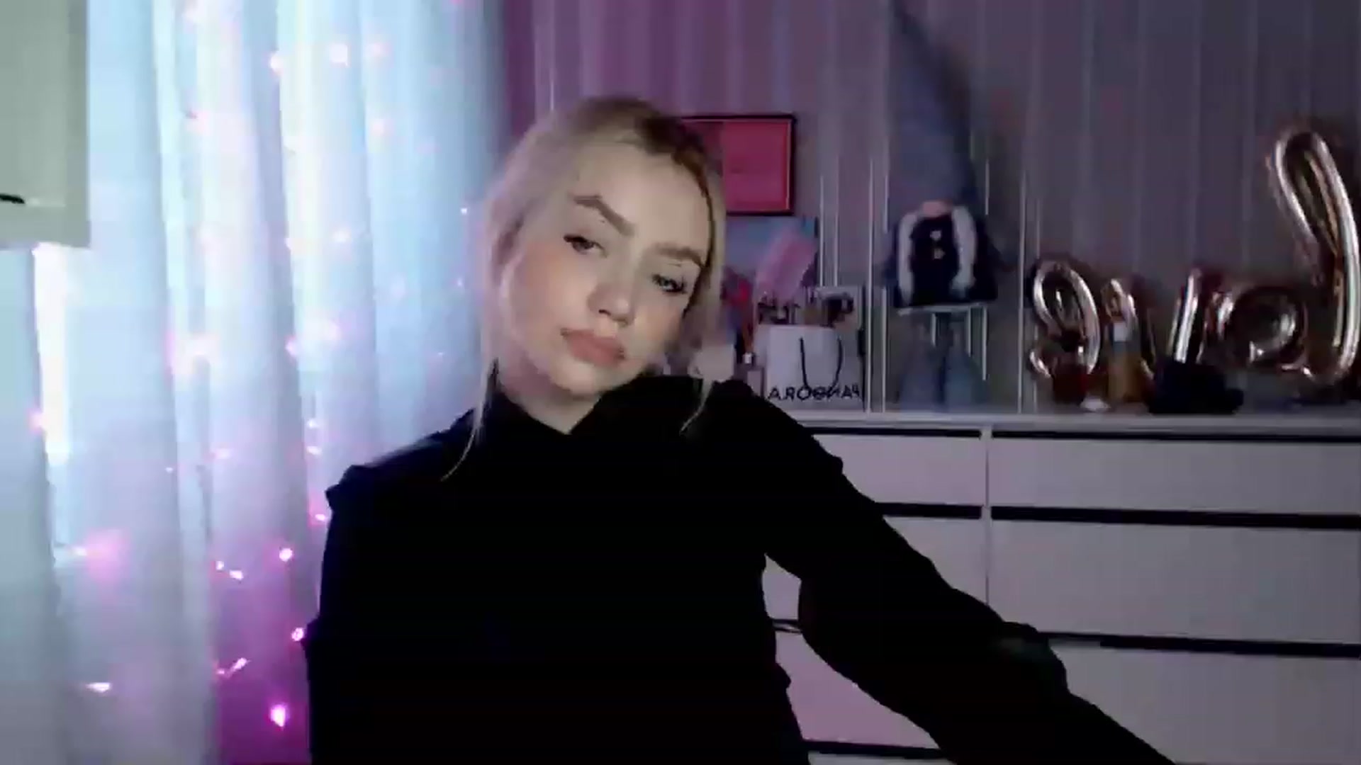 Gallery image thumbnail from CutieeBlondie's myfreecams stream on, 04/20/2023, 12:36 image 5 of 20
