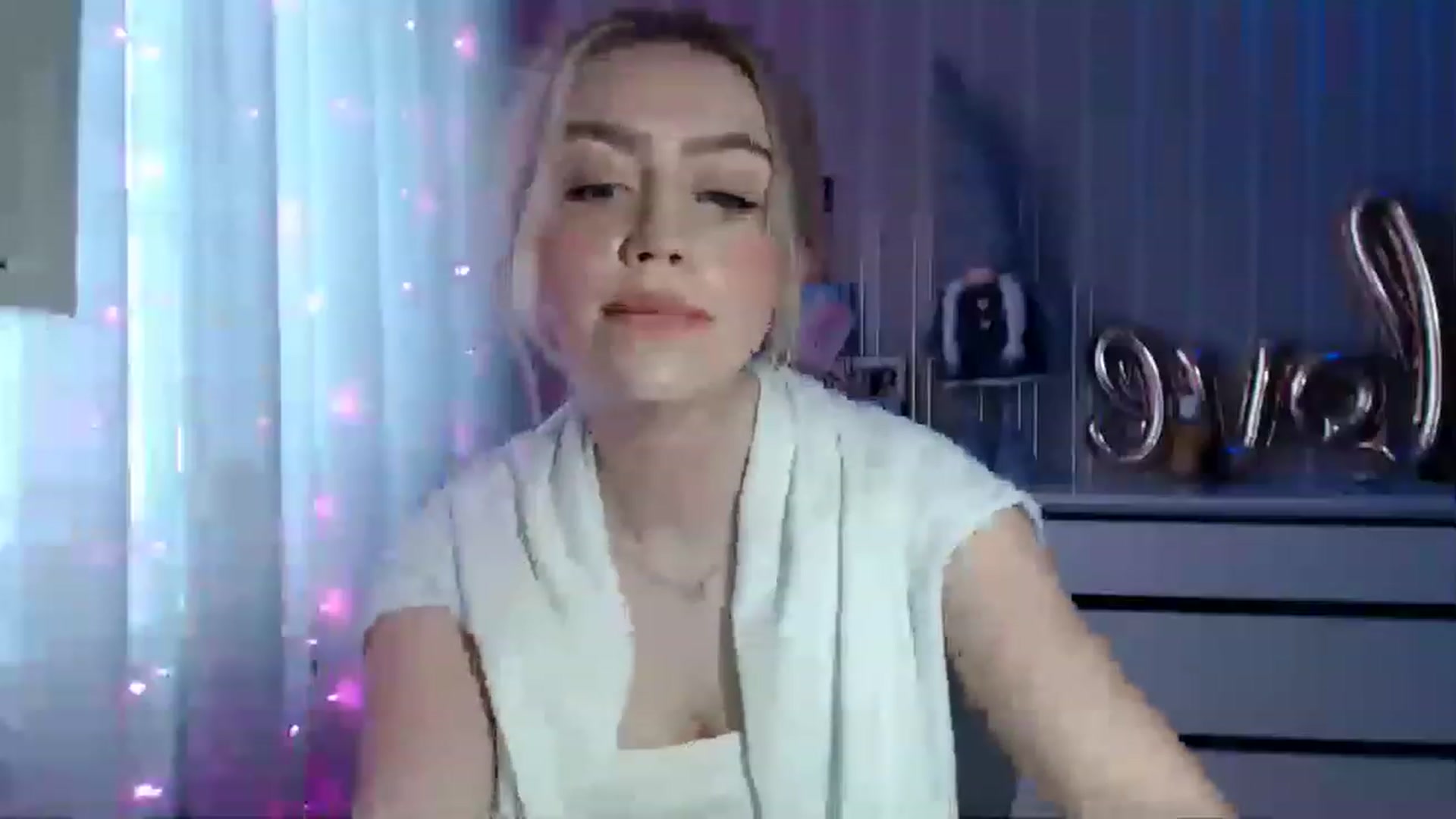 Gallery image thumbnail from CutieeBlondie's myfreecams stream on, 04/21/2023, 12:43 image 6 of 20