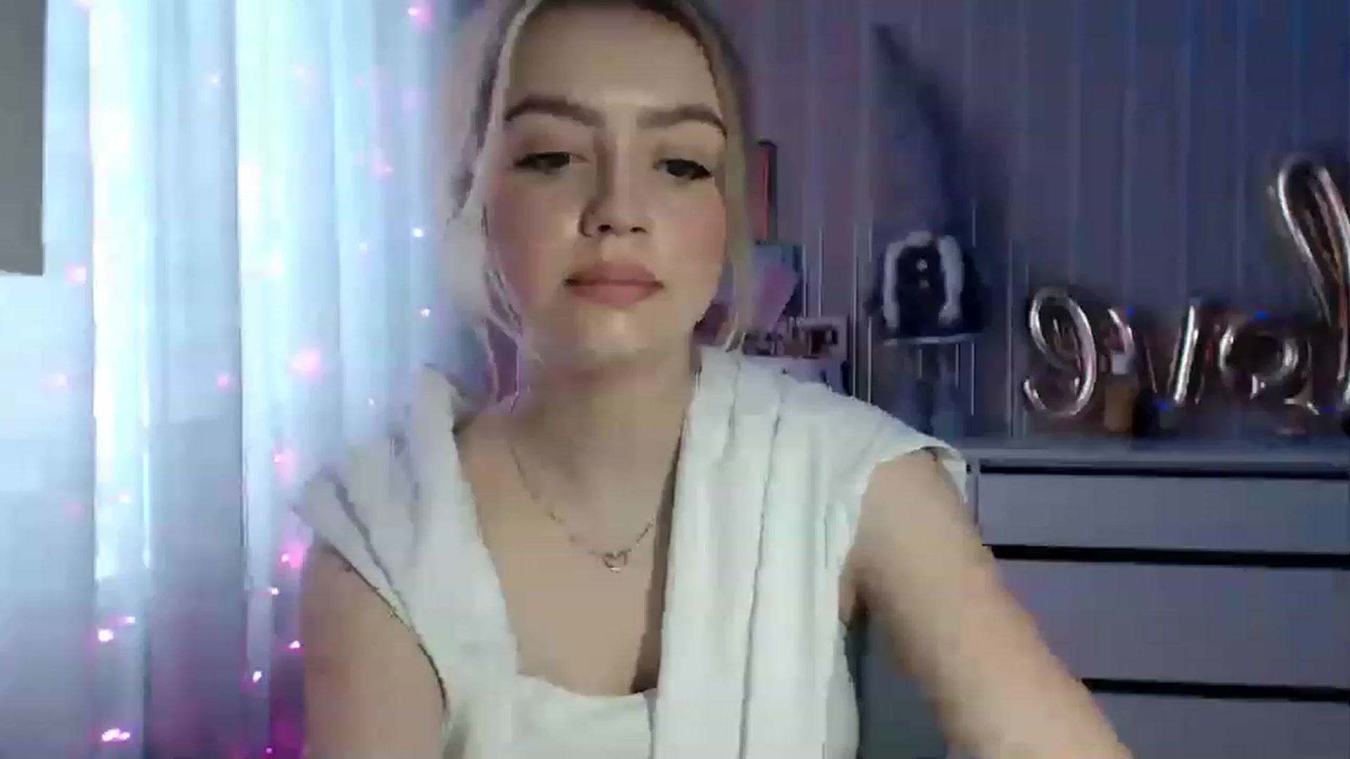 Gallery image thumbnail from CutieeBlondie's myfreecams stream on, 04/21/2023, 12:43 image 14 of 20