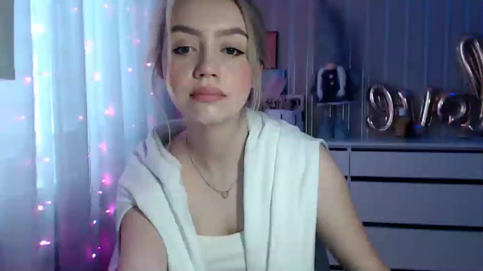 Gallery image thumbnail from CutieeBlondie's myfreecams stream on, 04/21/2023, 12:43 image 10 of 20