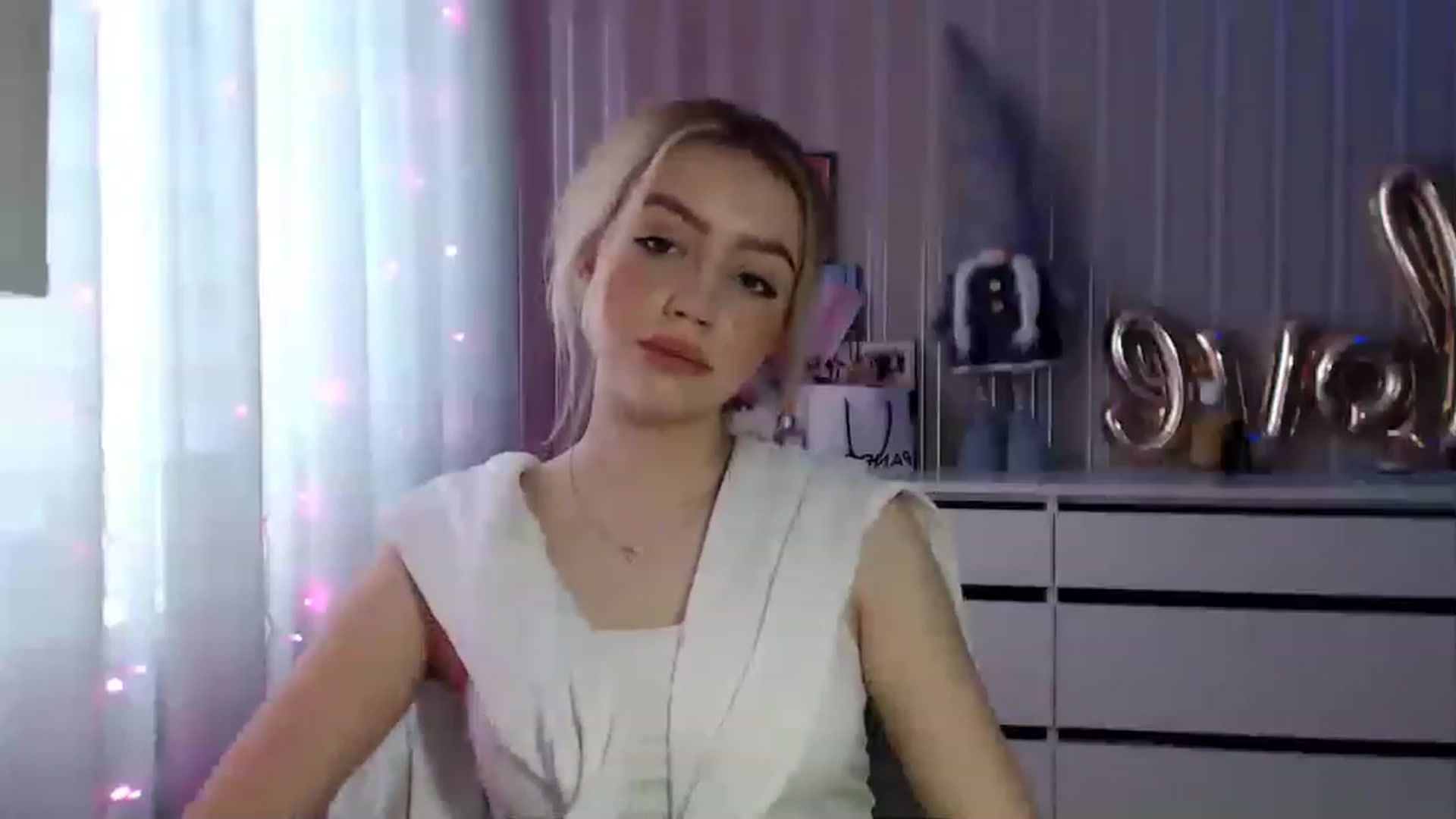 Gallery image thumbnail from CutieeBlondie's myfreecams stream on, 04/21/2023, 12:43 image 15 of 20