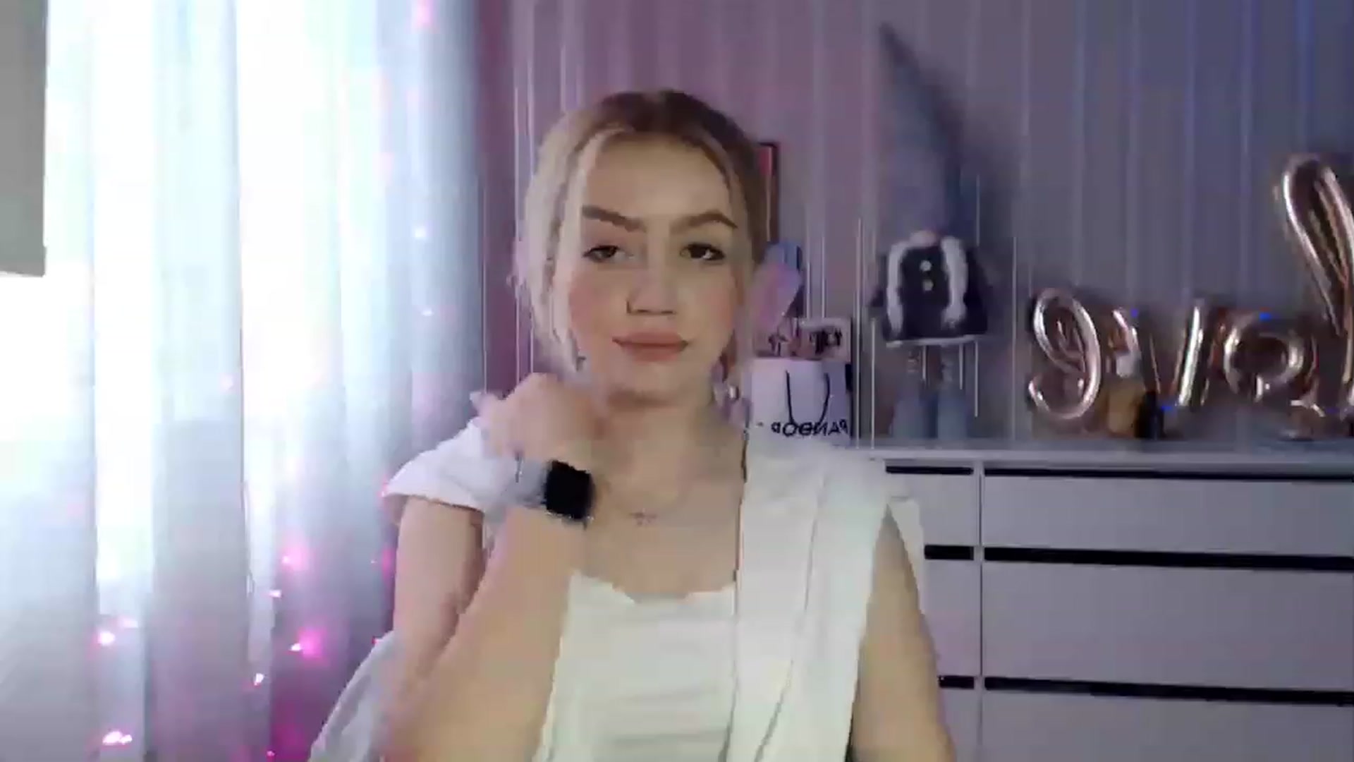 Gallery image thumbnail from CutieeBlondie's myfreecams stream on, 04/21/2023, 12:43 image 16 of 20