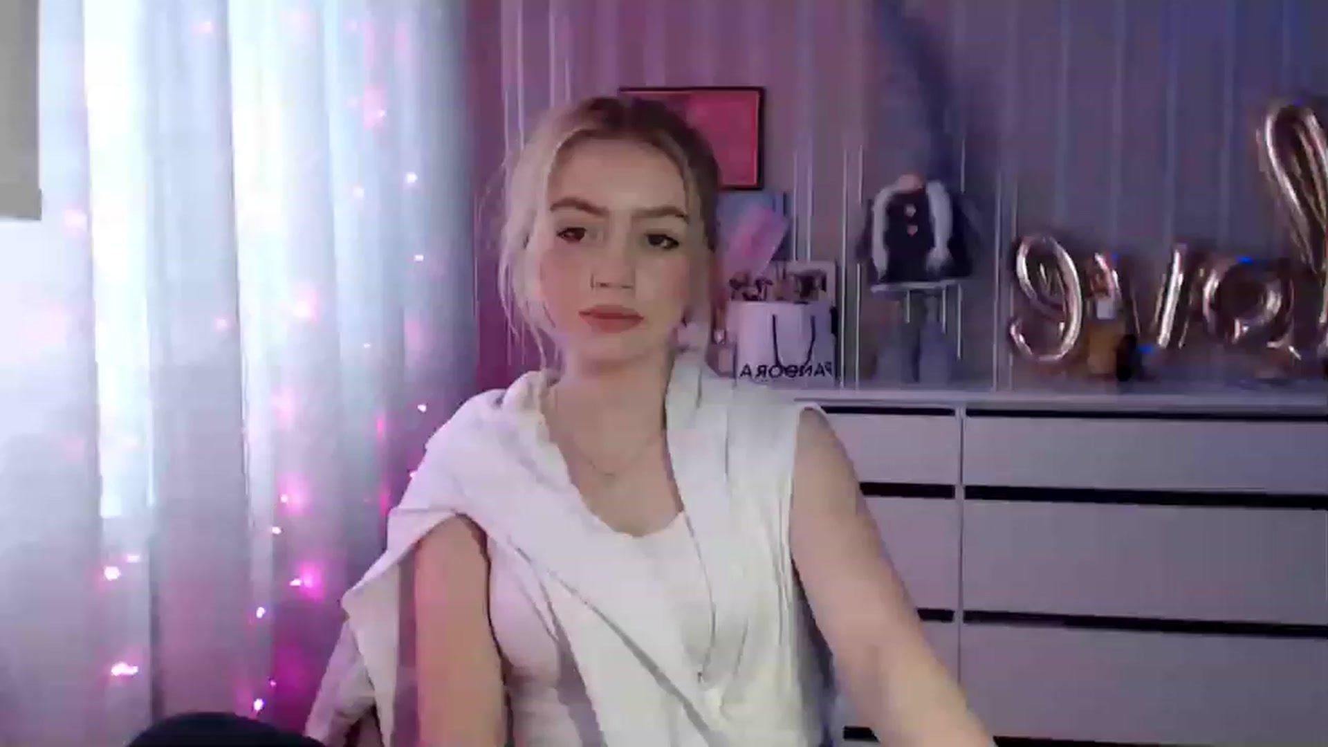 Gallery image thumbnail from CutieeBlondie's myfreecams stream on, 04/21/2023, 12:43 image 9 of 20