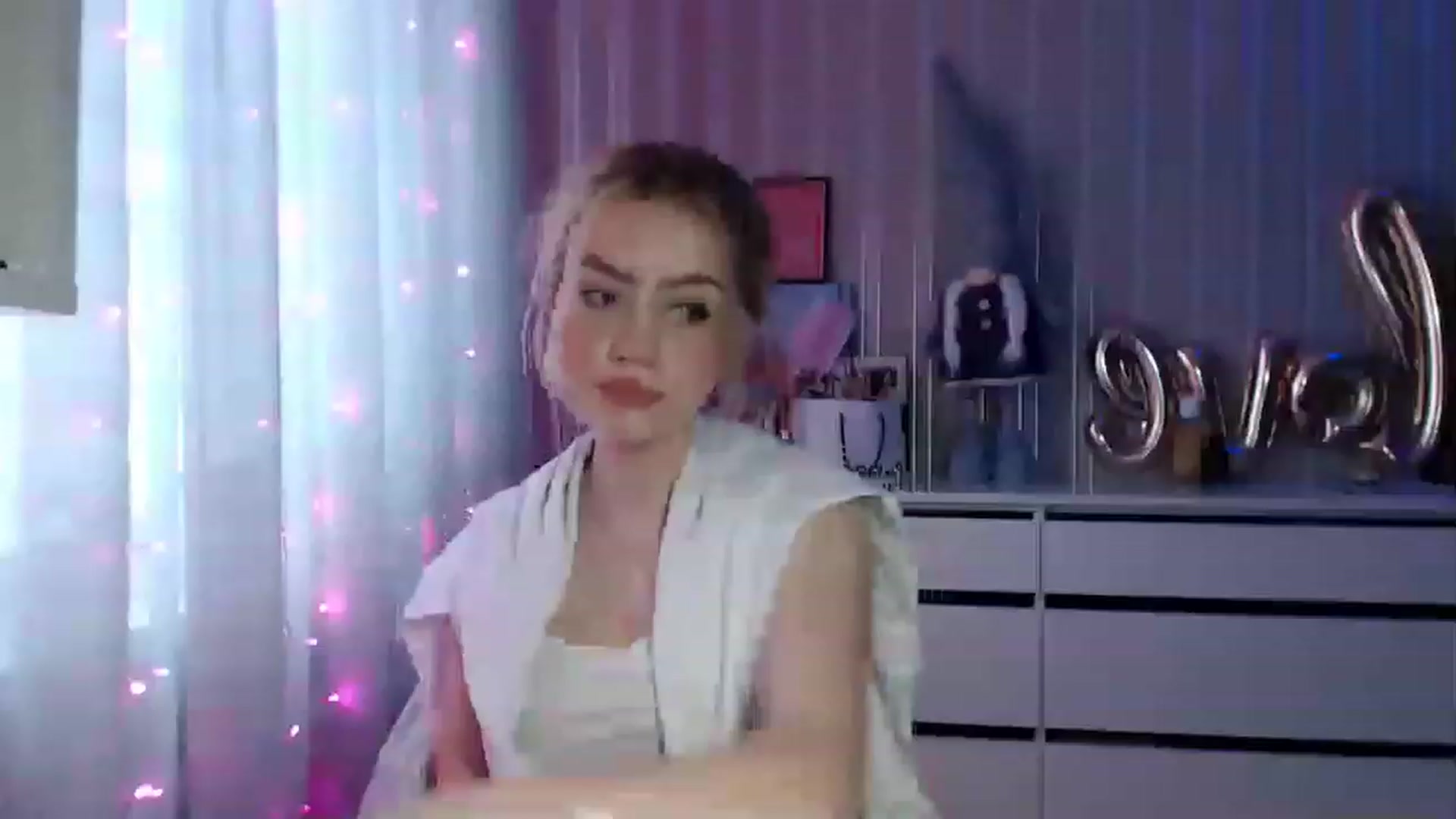 Gallery image thumbnail from CutieeBlondie's myfreecams stream on, 04/21/2023, 12:43 image 7 of 20