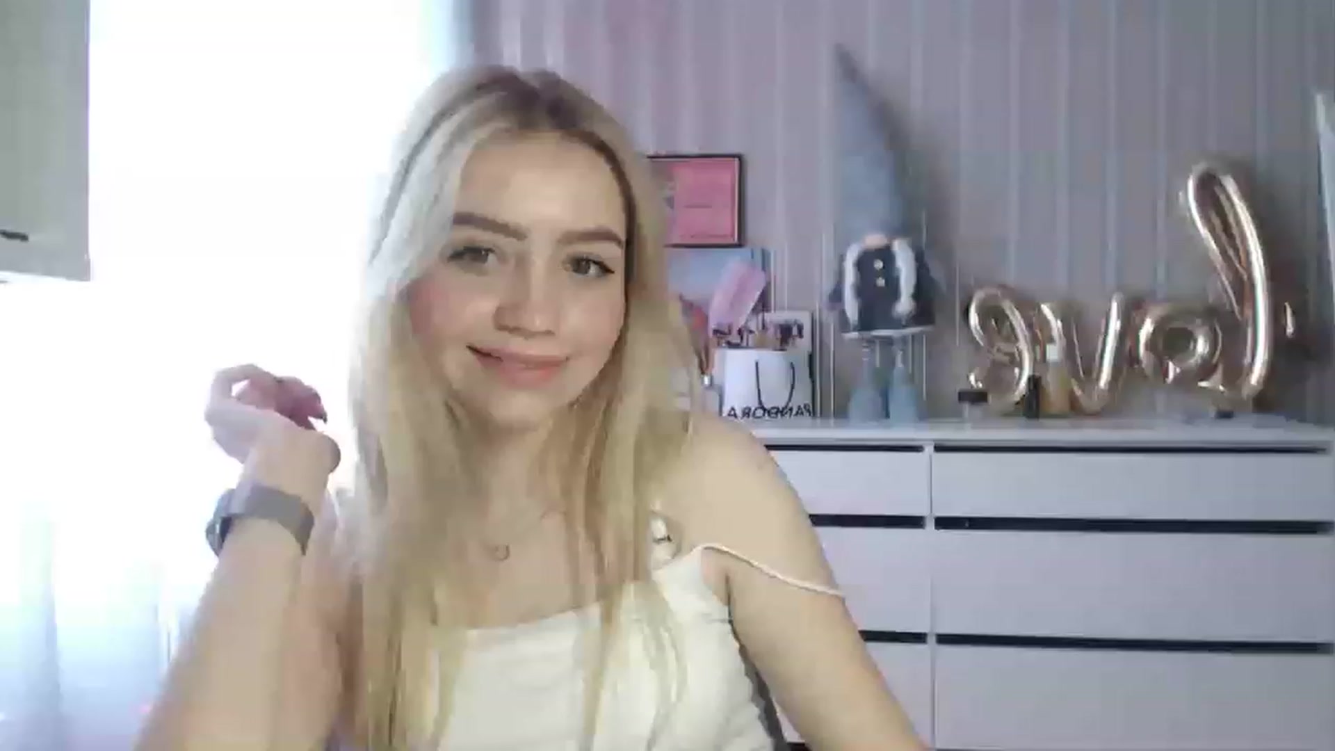 Gallery image thumbnail from CutieeBlondie's myfreecams stream on, 04/24/2023, 12:01 image 14 of 20