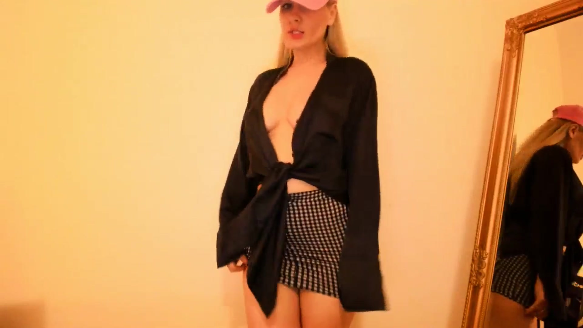 Gallery image thumbnail from CutieeMary's myfreecams stream on, 03/02/2025, 23:25 image 4 of 20