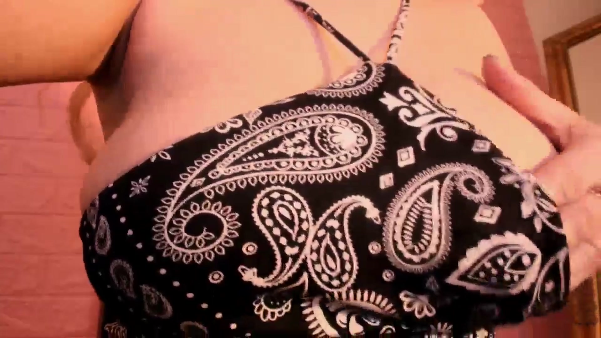 Gallery image thumbnail from CutieeMary's myfreecams stream on, 03/08/2025, 22:00 image 3 of 20