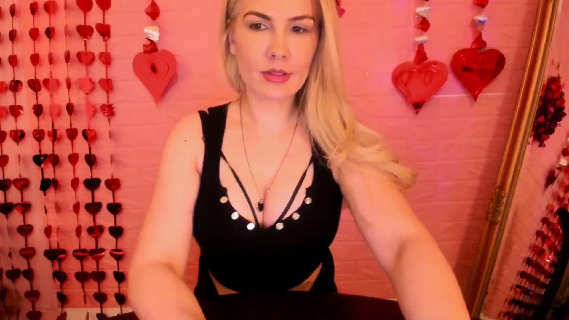 Gallery image thumbnail from CutieeMary's myfreecams stream on, 03/15/2025, 19:41 image 11 of 20