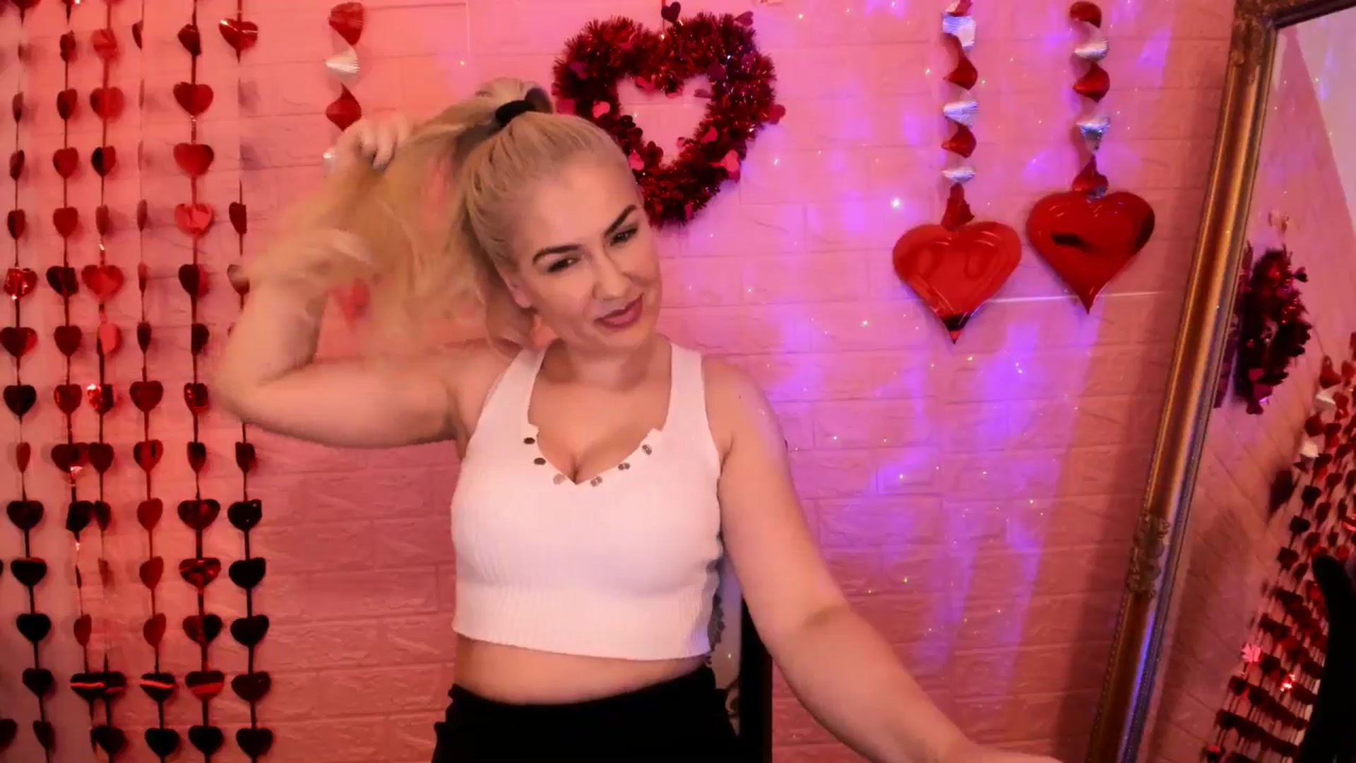 Gallery image thumbnail from CutieeMary's myfreecams stream on, 03/16/2025, 18:57 image 12 of 20