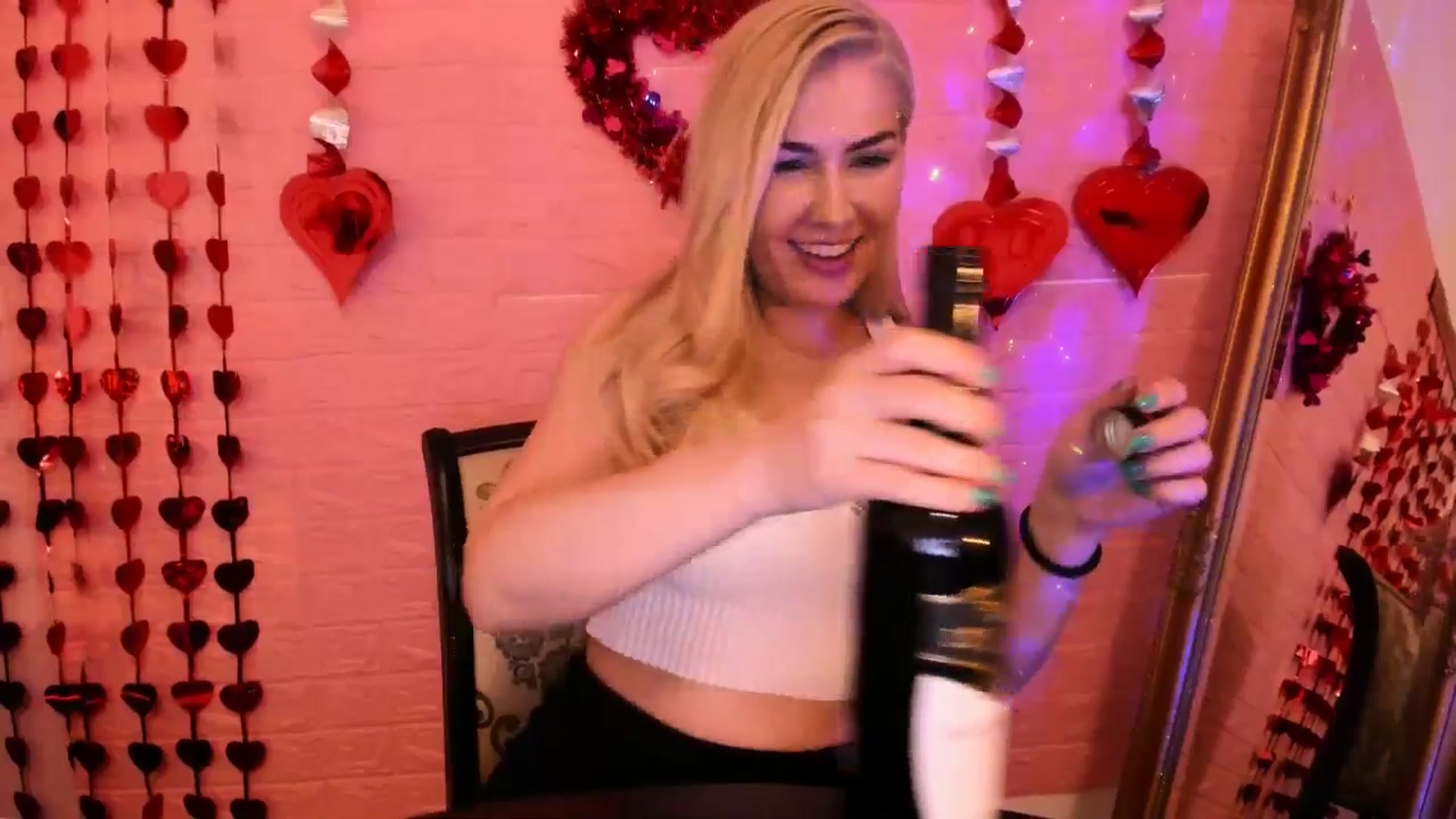 Gallery image thumbnail from CutieeMary's myfreecams stream on, 03/16/2025, 21:41 image 11 of 20